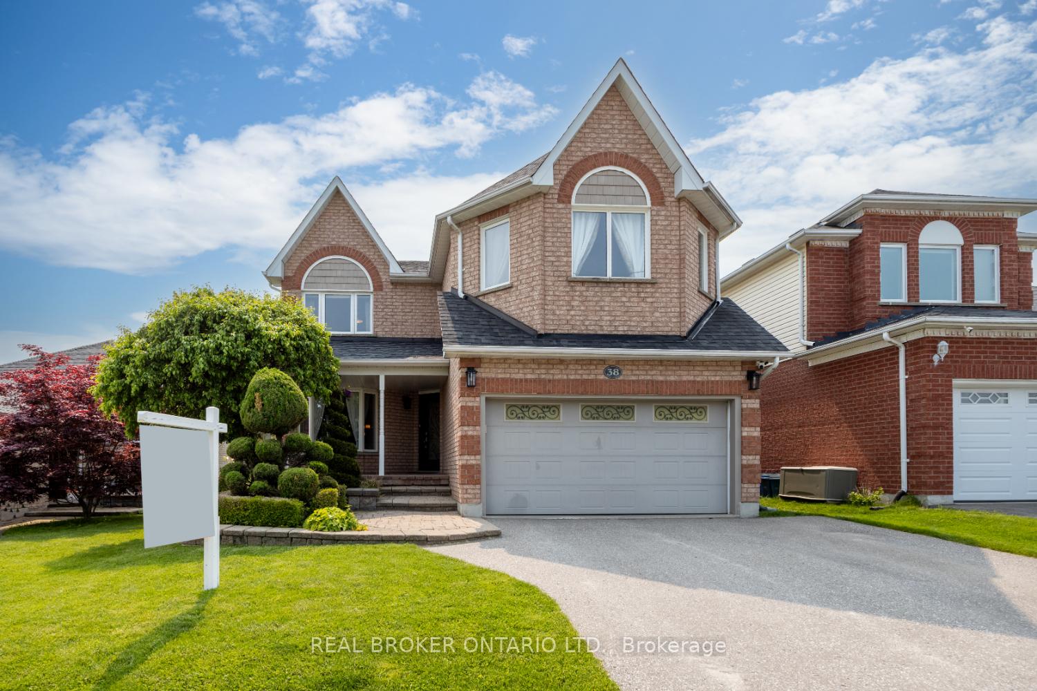 Photo 2 of 38 Apple Blossom Boulevard, Clarington, Bowmanville — HOMEH