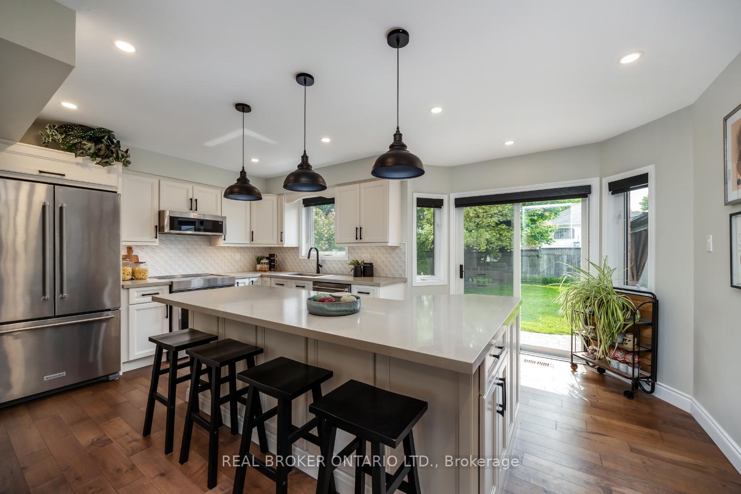Photo 6 of 38 Apple Blossom Boulevard, Clarington, Bowmanville — HOMEH