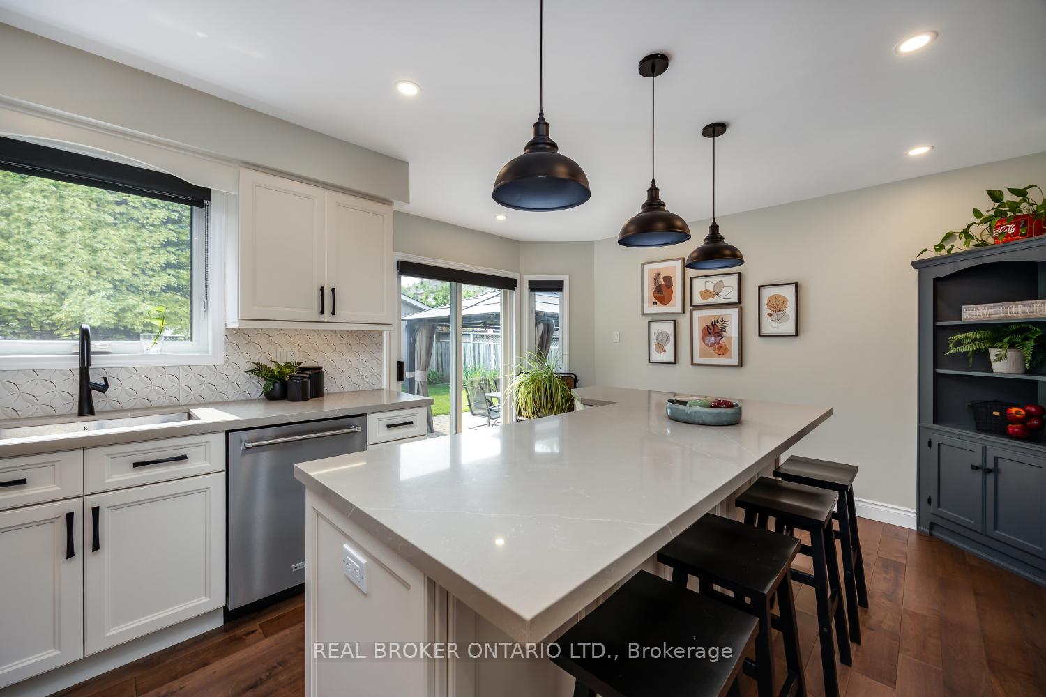 Photo 8 of 38 Apple Blossom Boulevard, Clarington, Bowmanville — HOMEH