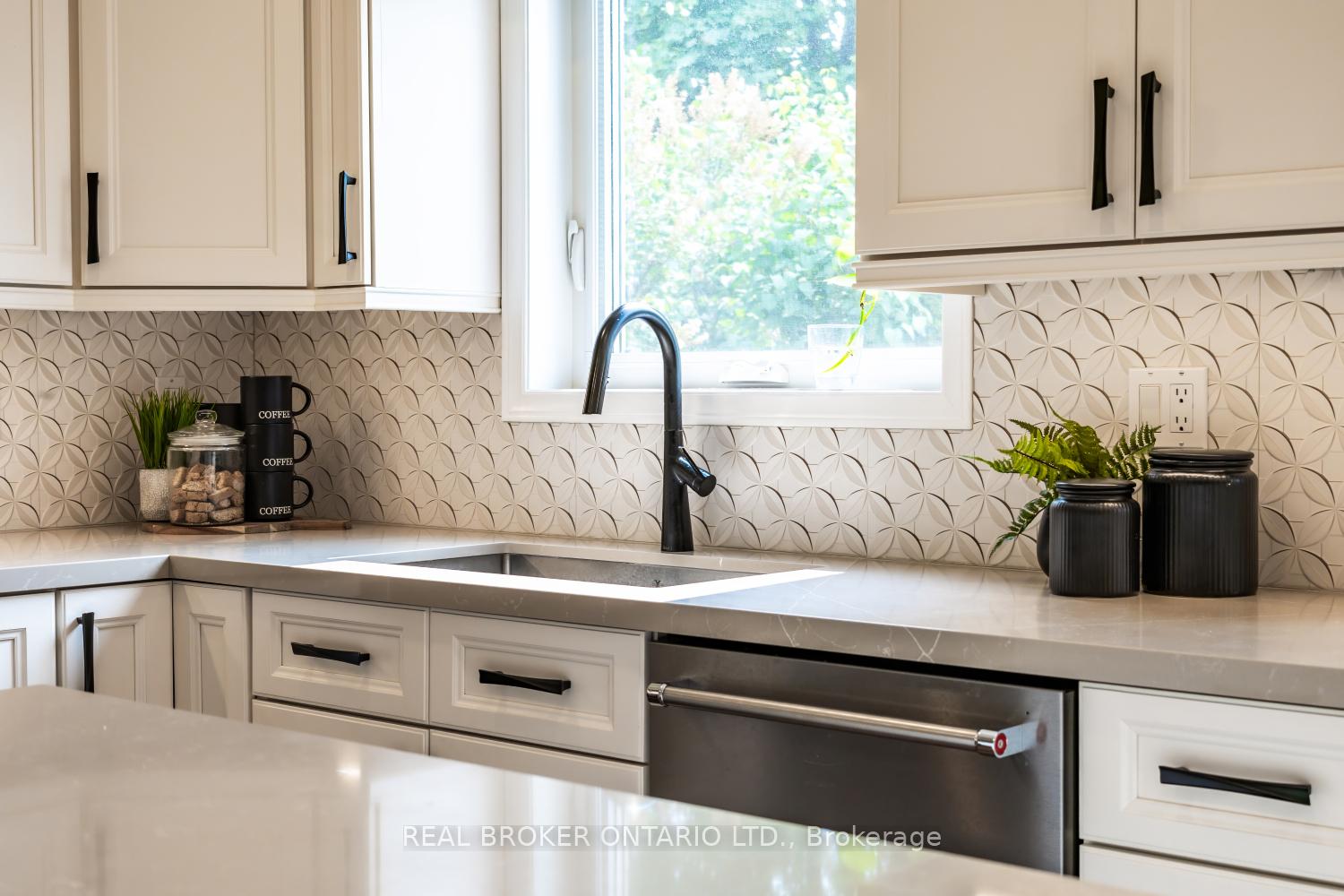 Photo 11 of 38 Apple Blossom Boulevard, Clarington, Bowmanville — HOMEH