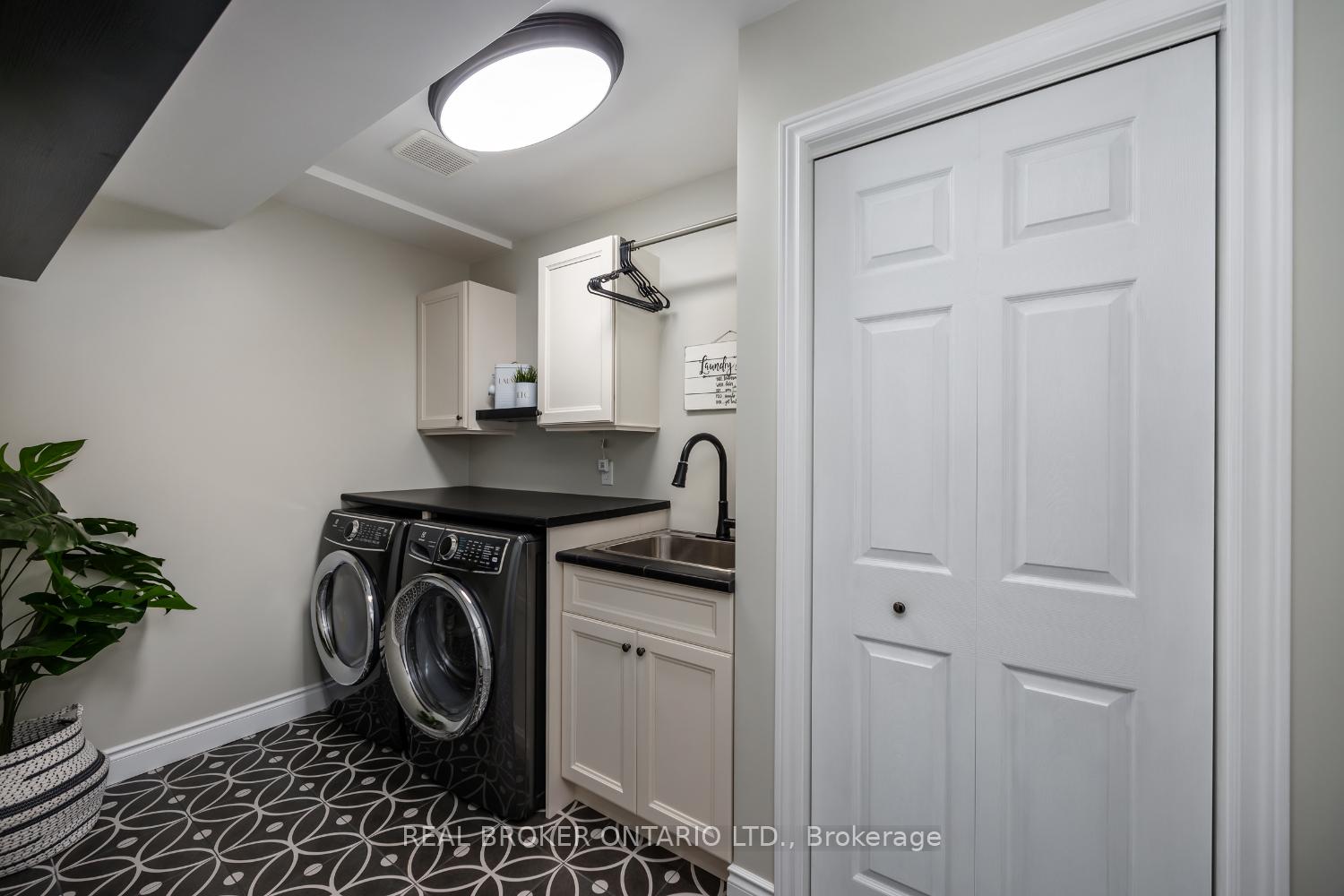 Photo 19 of 38 Apple Blossom Boulevard, Clarington, Bowmanville — HOMEH