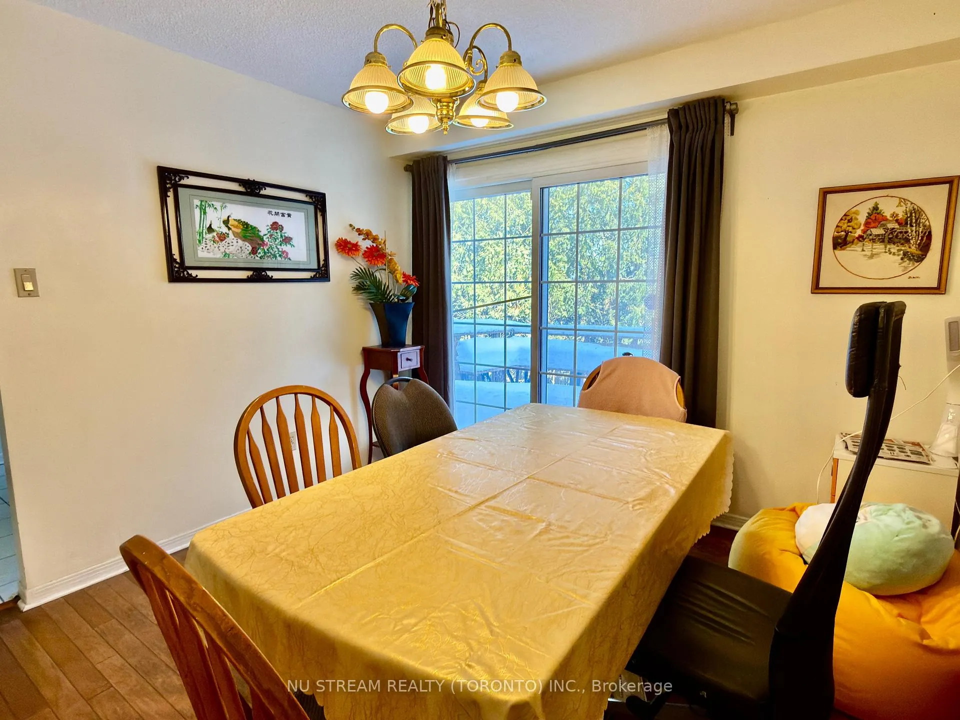 Photo 4 of 39 - 653 Village Parkway, Markham, Unionville — HOMEH