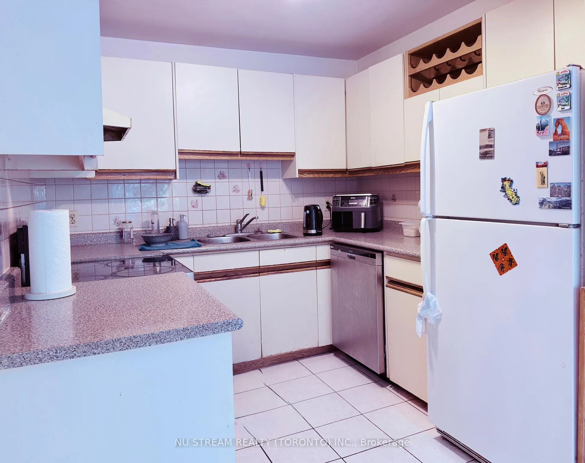 Photo 7 of 39 - 653 Village Parkway, Markham, Unionville — HOMEH