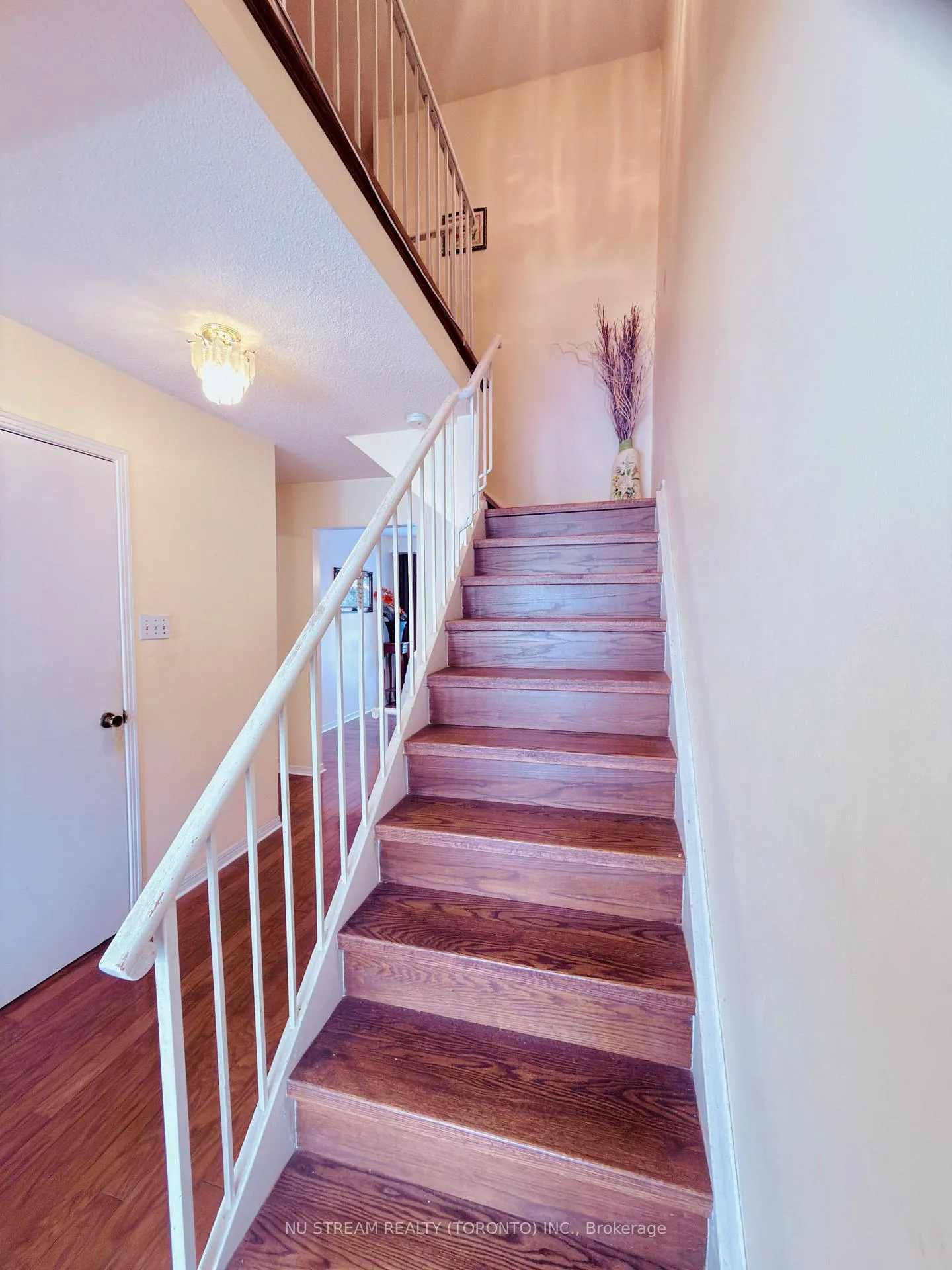 Photo 9 of 39 - 653 Village Parkway, Markham, Unionville — HOMEH