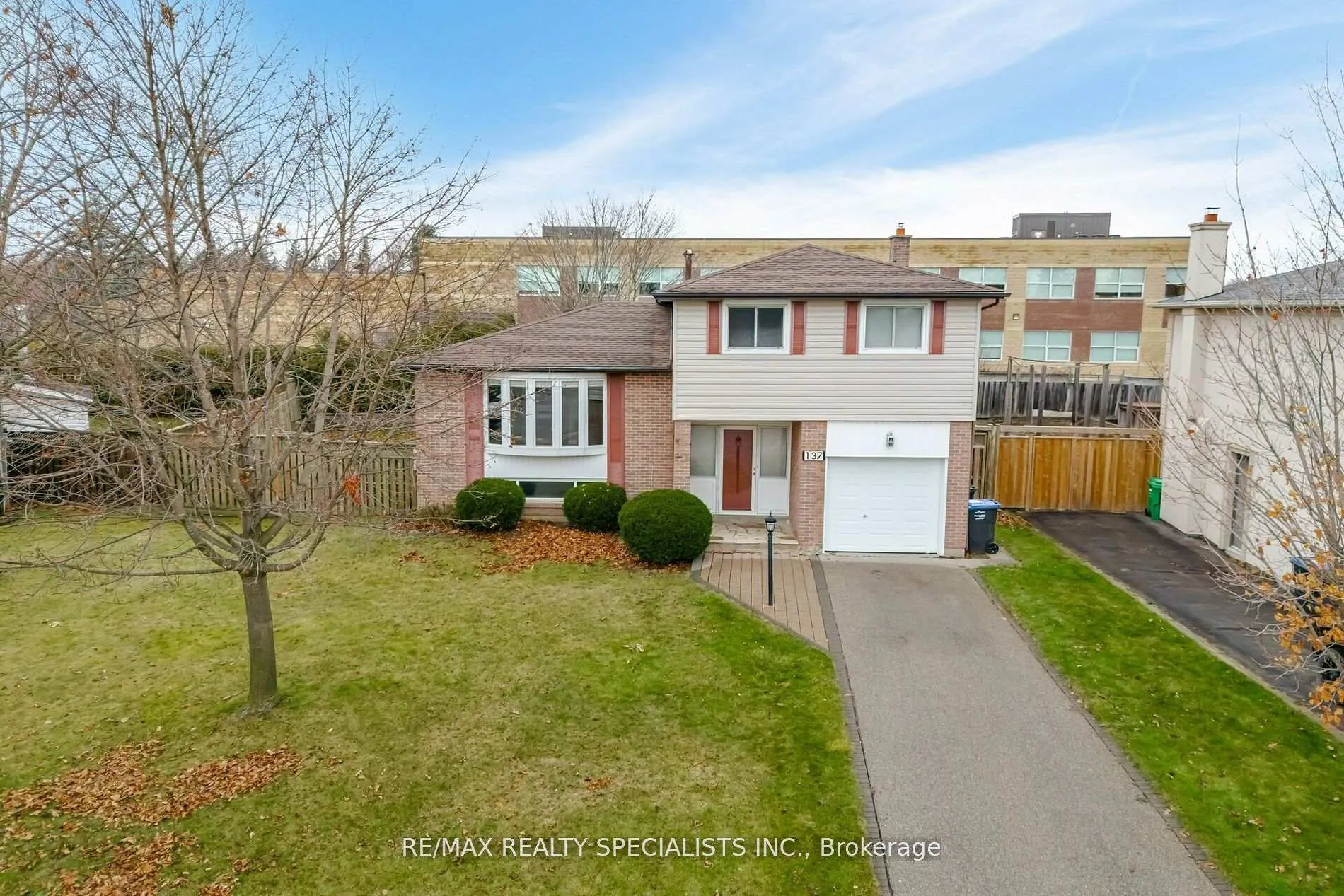 Photo 2 of 137 Beaver Court, Caledon, Bolton North — HOMEH