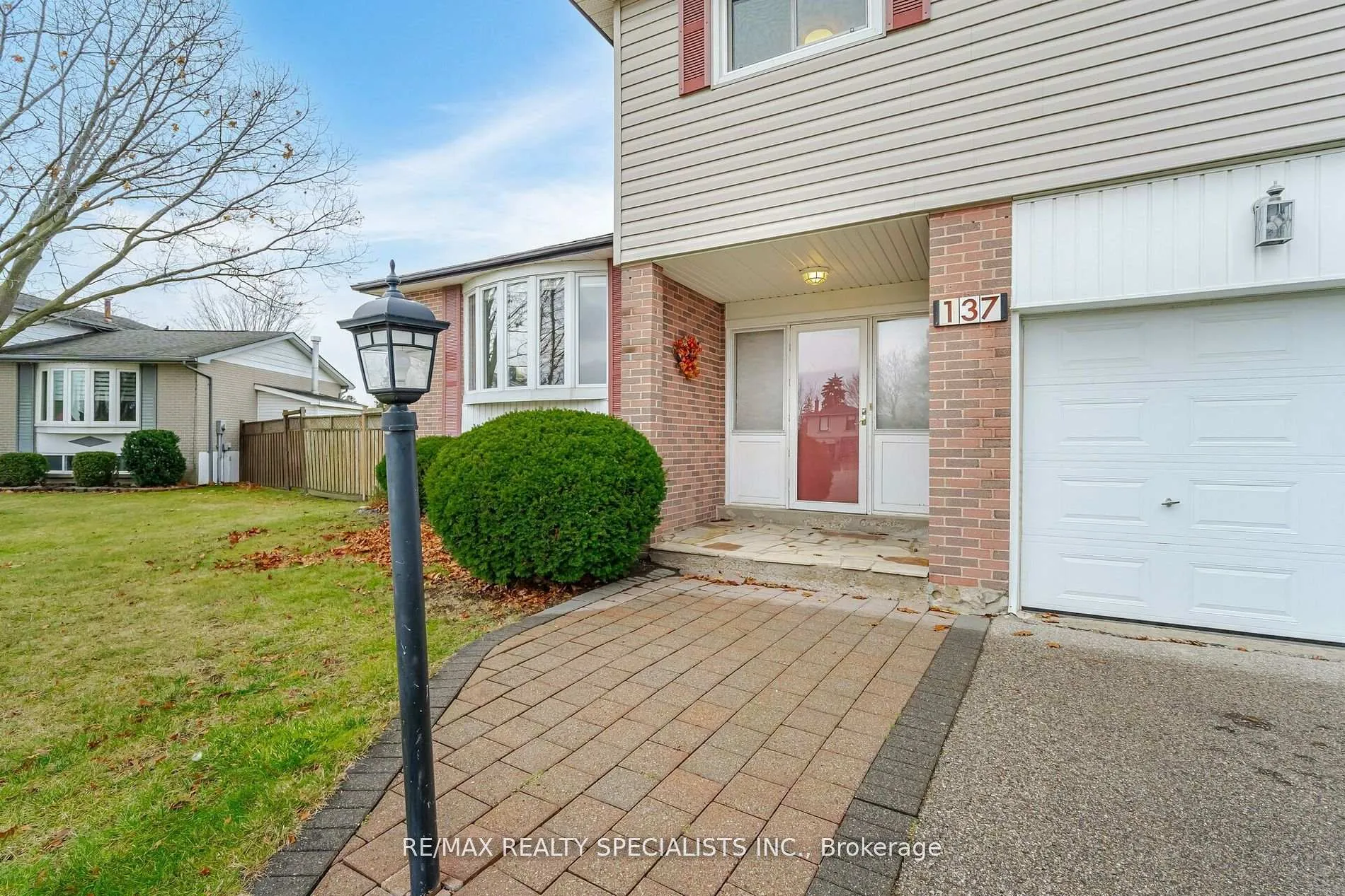 Photo 4 of 137 Beaver Court, Caledon, Bolton North — HOMEH