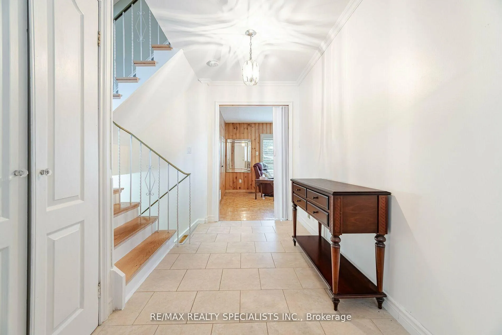 Photo 6 of 137 Beaver Court, Caledon, Bolton North — HOMEH
