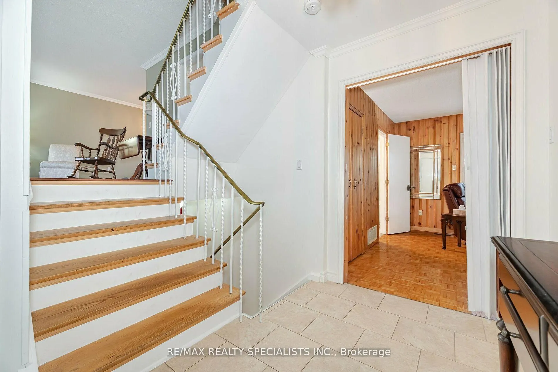 Photo 10 of 137 Beaver Court, Caledon, Bolton North — HOMEH