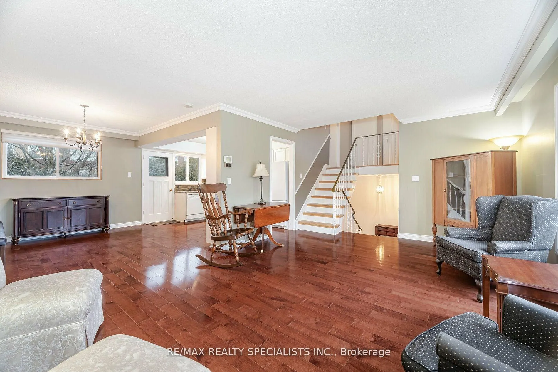 Photo 13 of 137 Beaver Court, Caledon, Bolton North — HOMEH