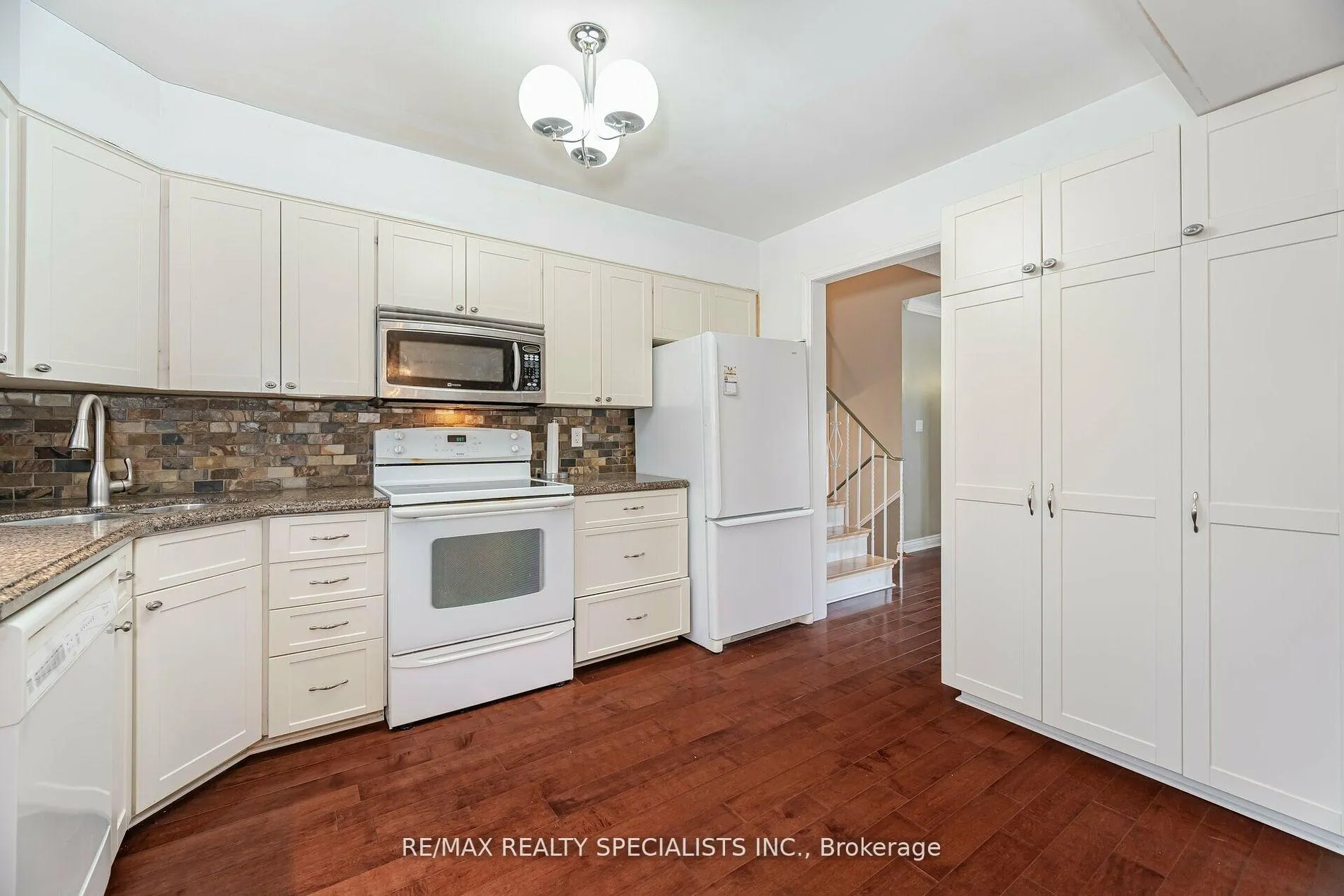 Photo 17 of 137 Beaver Court, Caledon, Bolton North — HOMEH