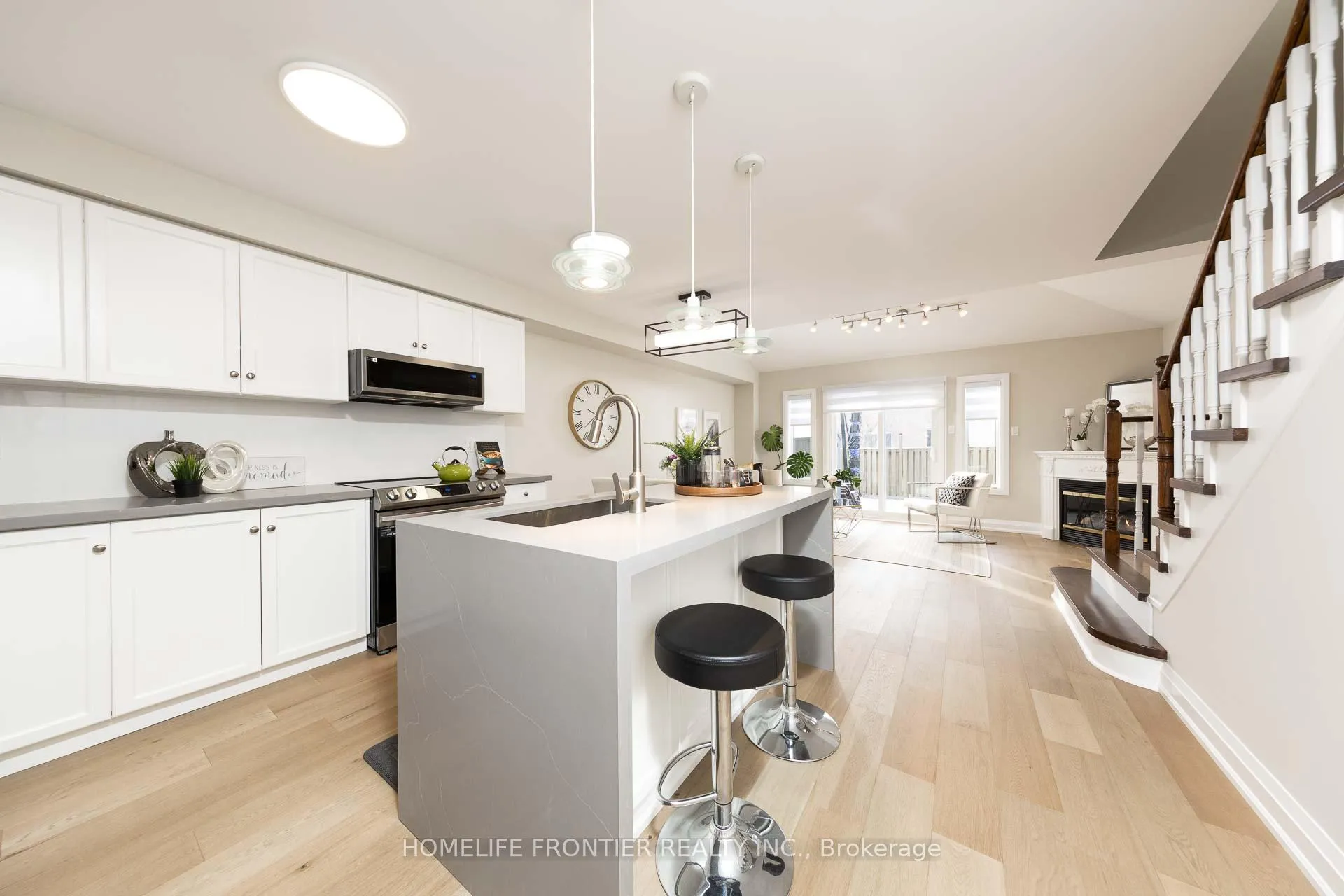 Photo 4 of 30 Benjamin Hood Crescent, Vaughan, Patterson — HOMEH