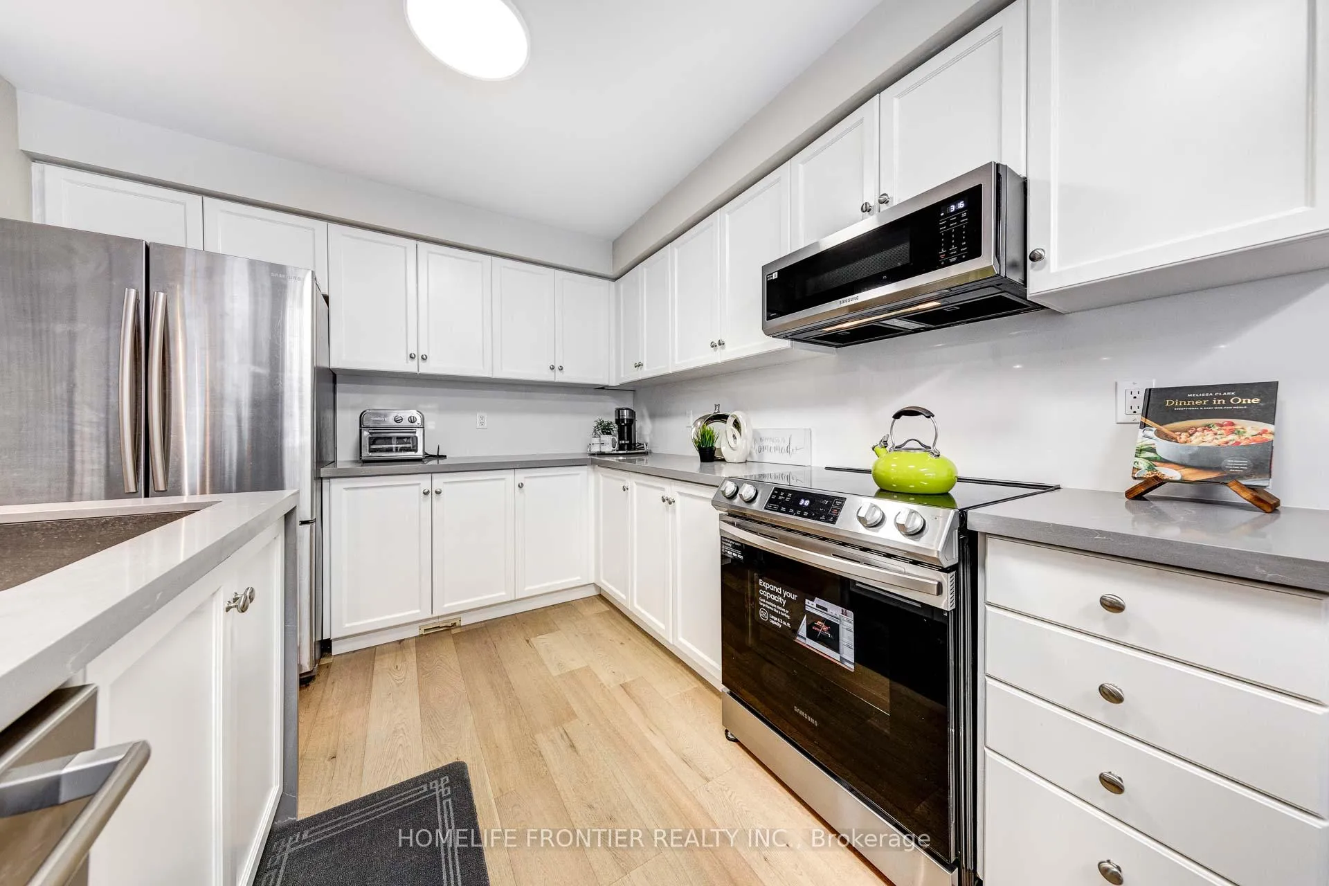 Photo 6 of 30 Benjamin Hood Crescent, Vaughan, Patterson — HOMEH