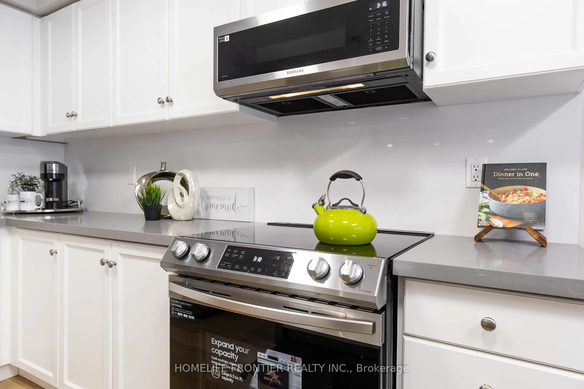 Photo 7 of 30 Benjamin Hood Crescent, Vaughan, Patterson — HOMEH