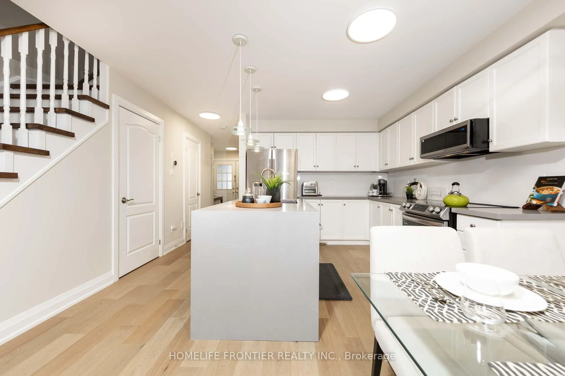 Photo 10 of 30 Benjamin Hood Crescent, Vaughan, Patterson — HOMEH