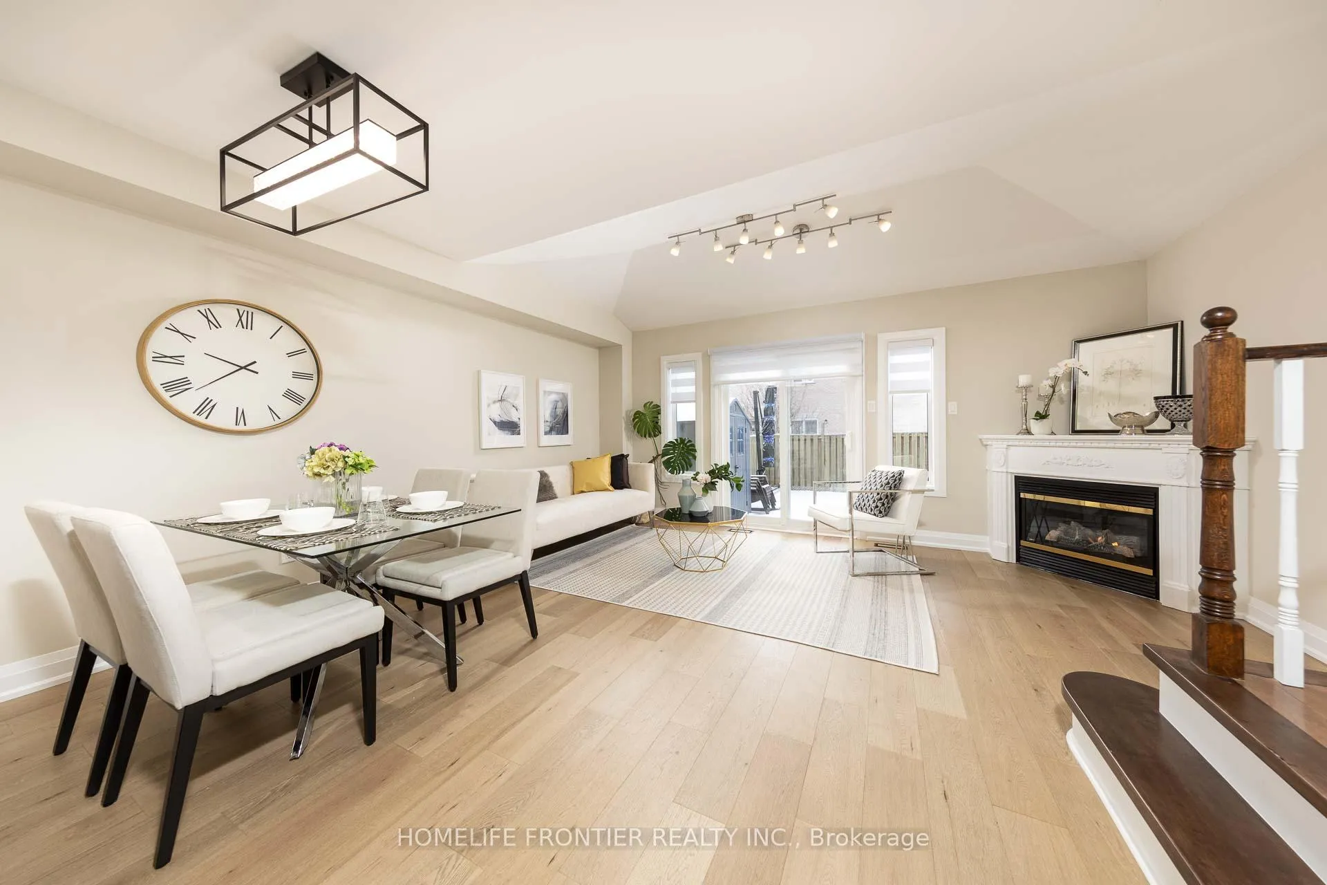 Photo 11 of 30 Benjamin Hood Crescent, Vaughan, Patterson — HOMEH