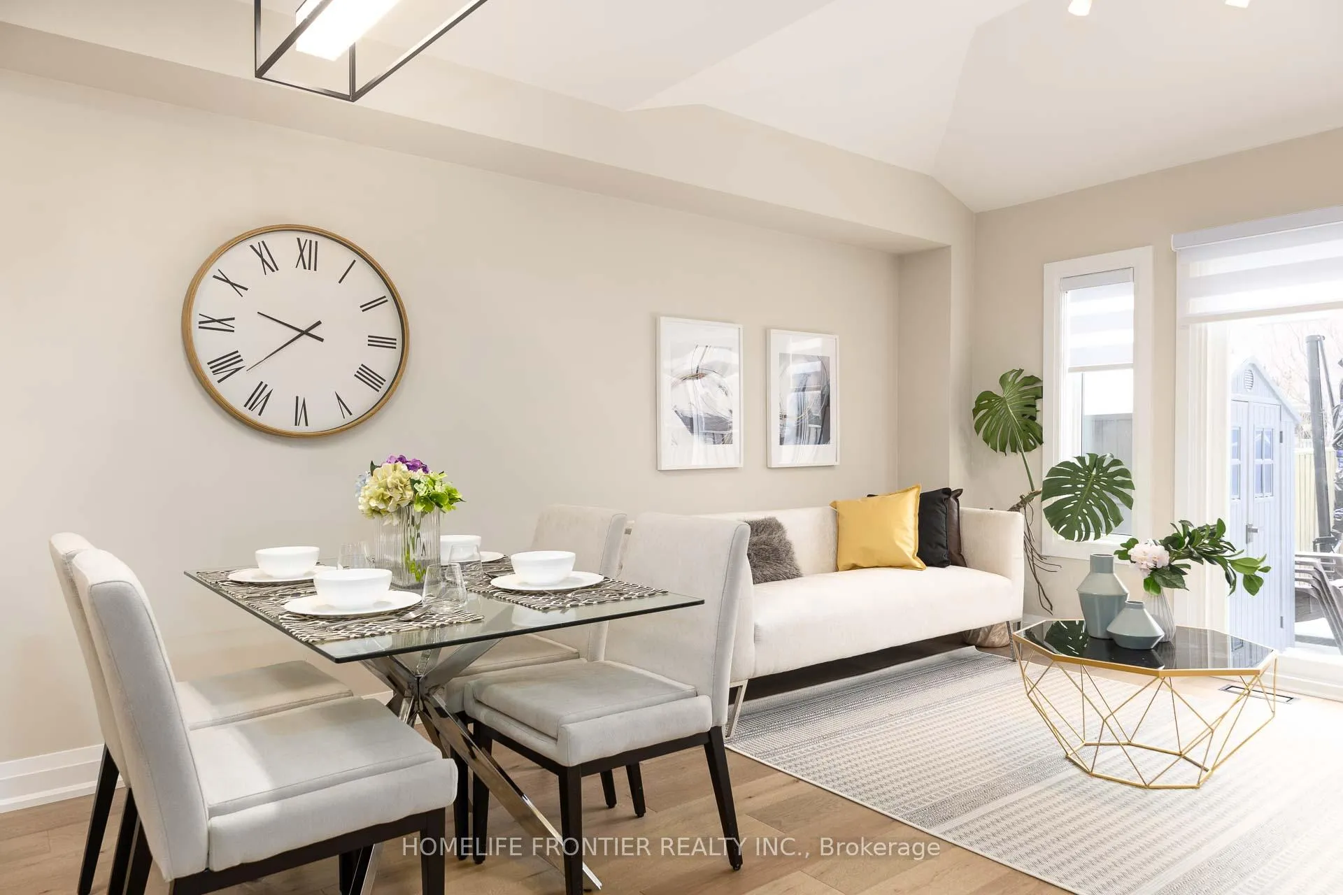 Photo 12 of 30 Benjamin Hood Crescent, Vaughan, Patterson — HOMEH