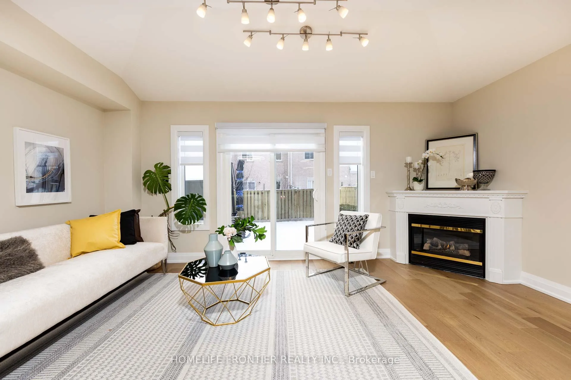 Photo 13 of 30 Benjamin Hood Crescent, Vaughan, Patterson — HOMEH