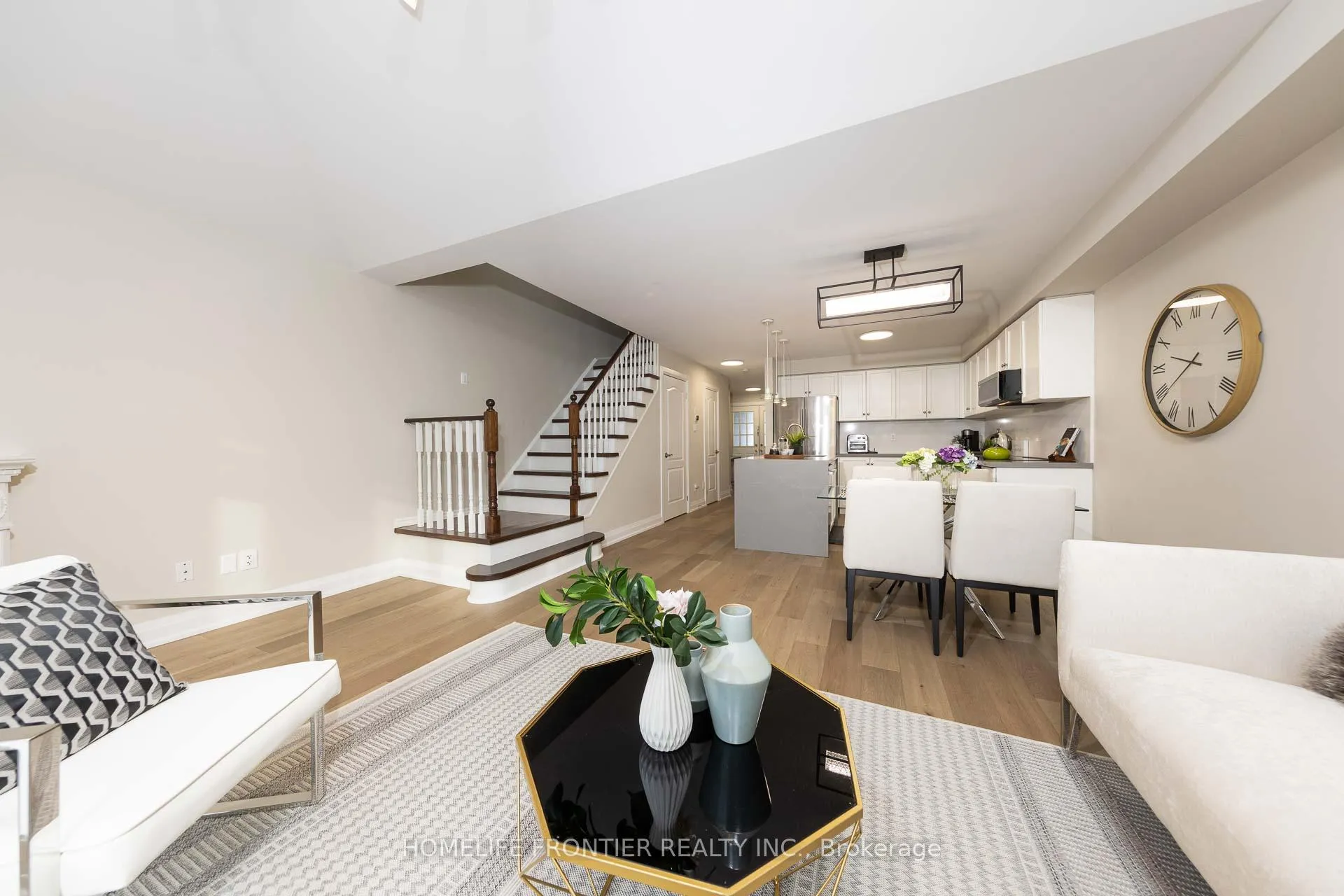 Photo 15 of 30 Benjamin Hood Crescent, Vaughan, Patterson — HOMEH