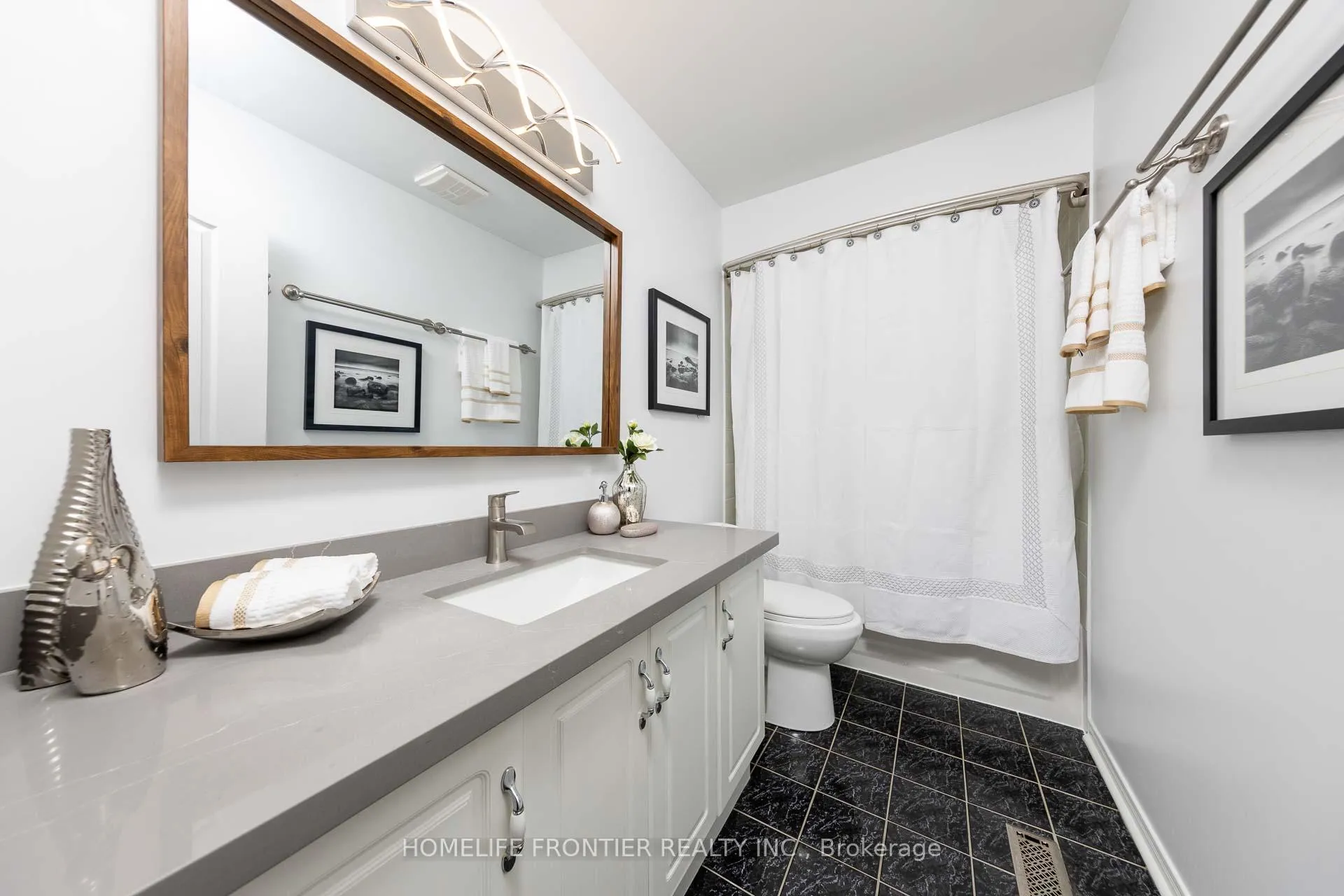 Photo 23 of 30 Benjamin Hood Crescent, Vaughan, Patterson — HOMEH