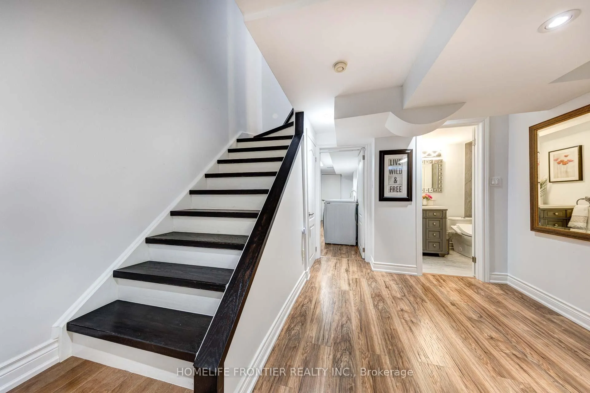 Photo 27 of 30 Benjamin Hood Crescent, Vaughan, Patterson — HOMEH