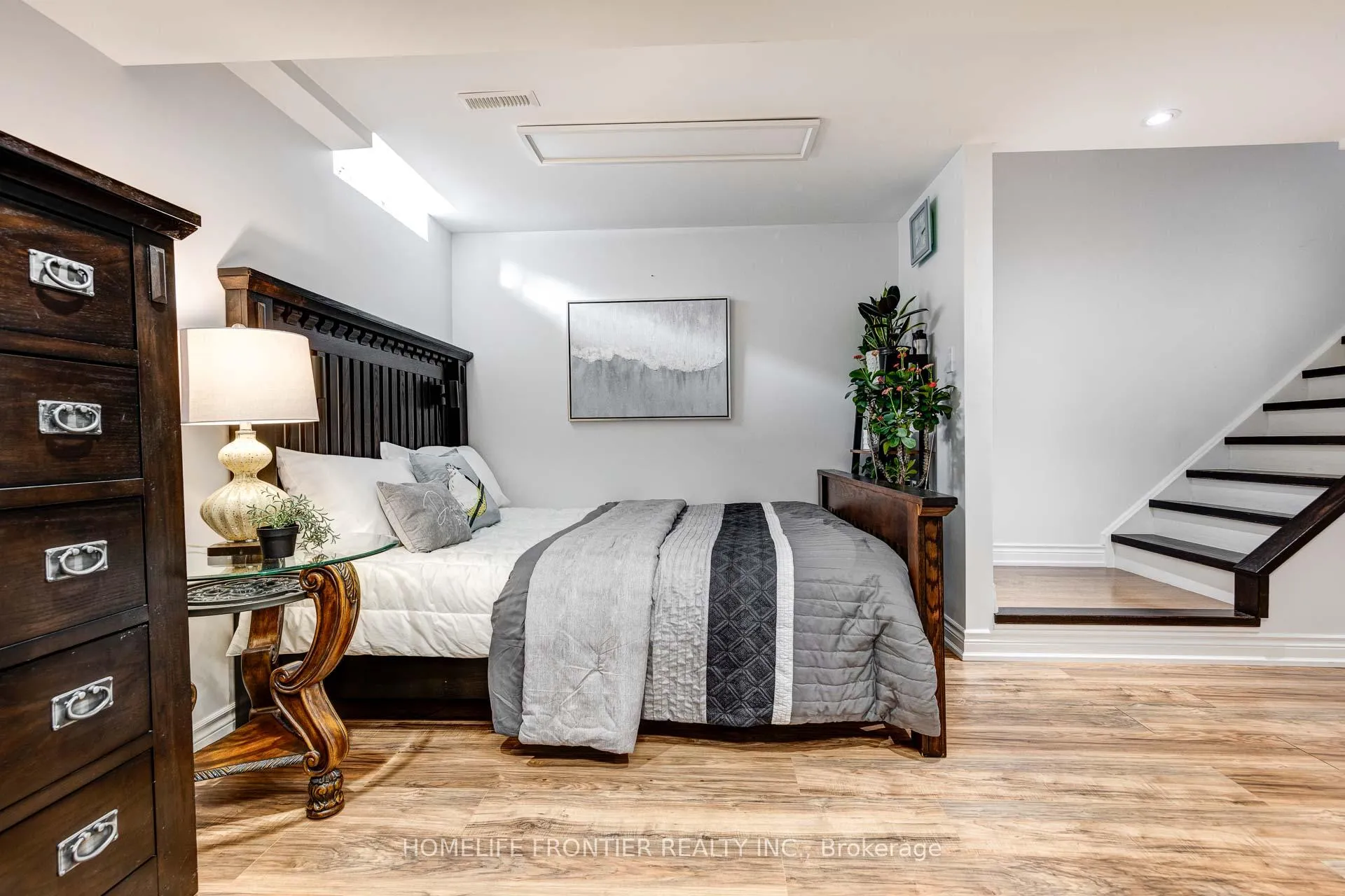 Photo 28 of 30 Benjamin Hood Crescent, Vaughan, Patterson — HOMEH