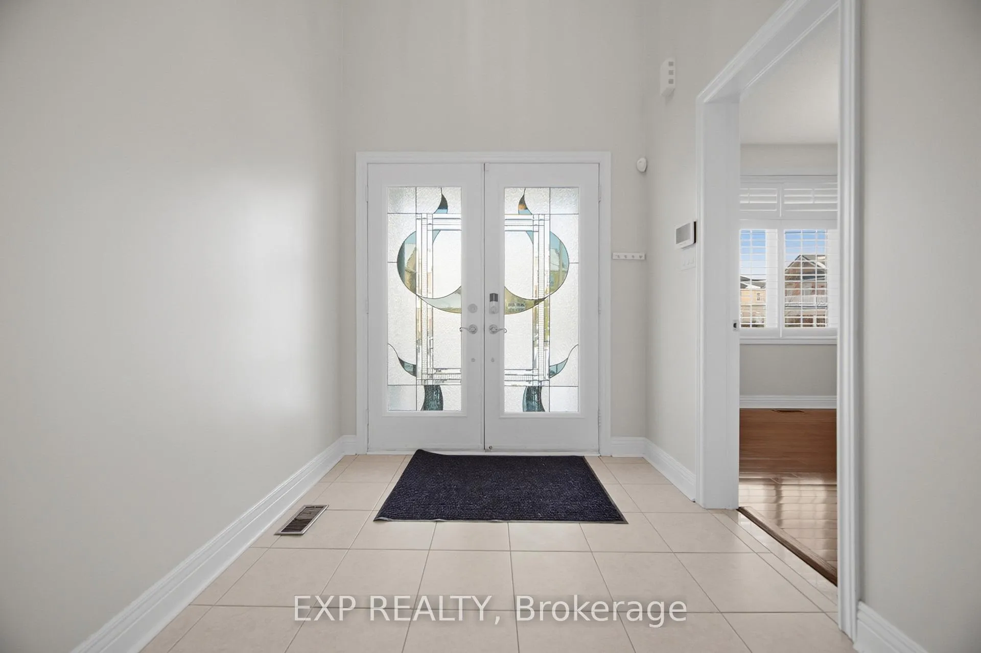 Photo 4 of 94 Kingsview Drive, Vaughan, Vellore Village — HOMEH