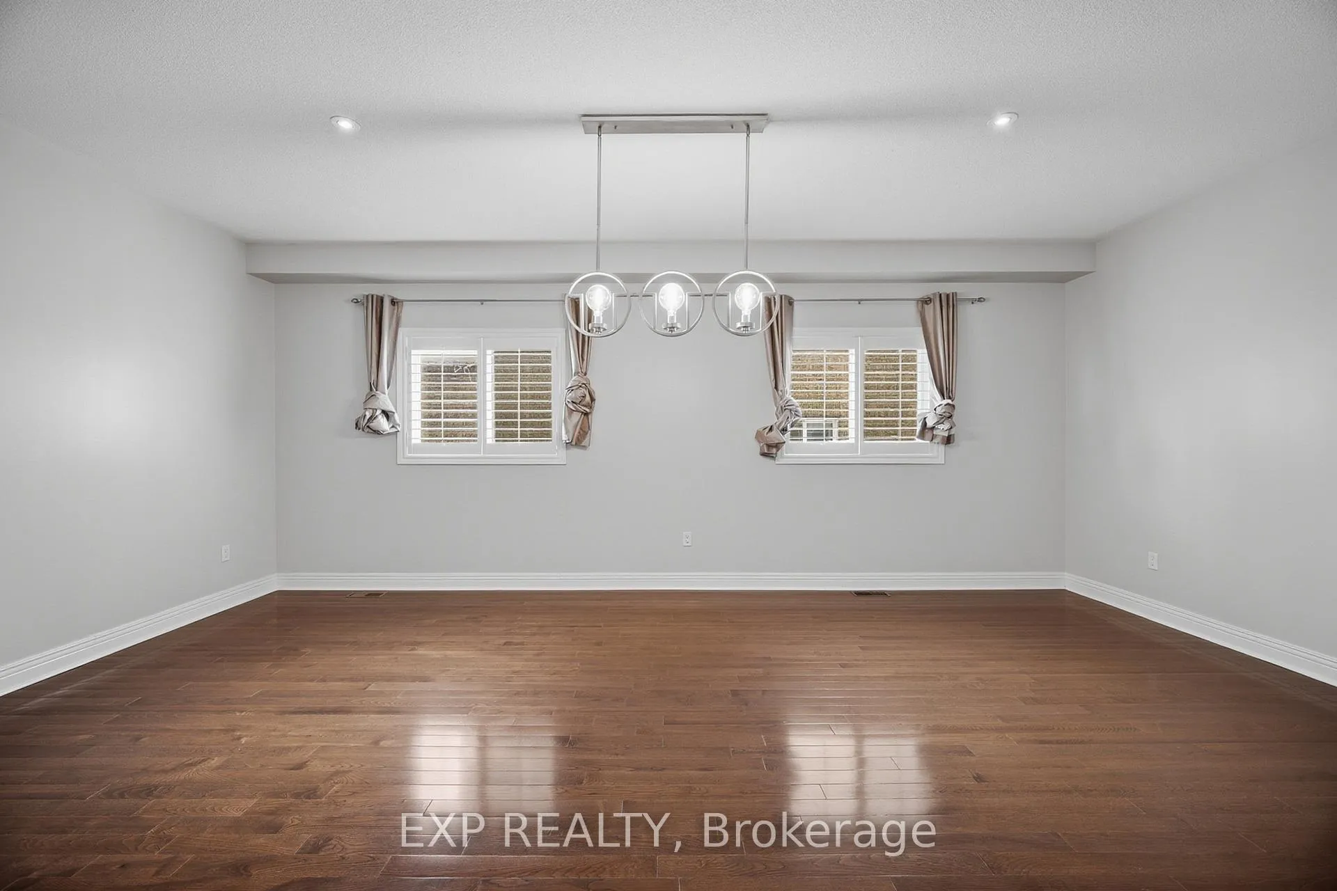 Photo 7 of 94 Kingsview Drive, Vaughan, Vellore Village — HOMEH