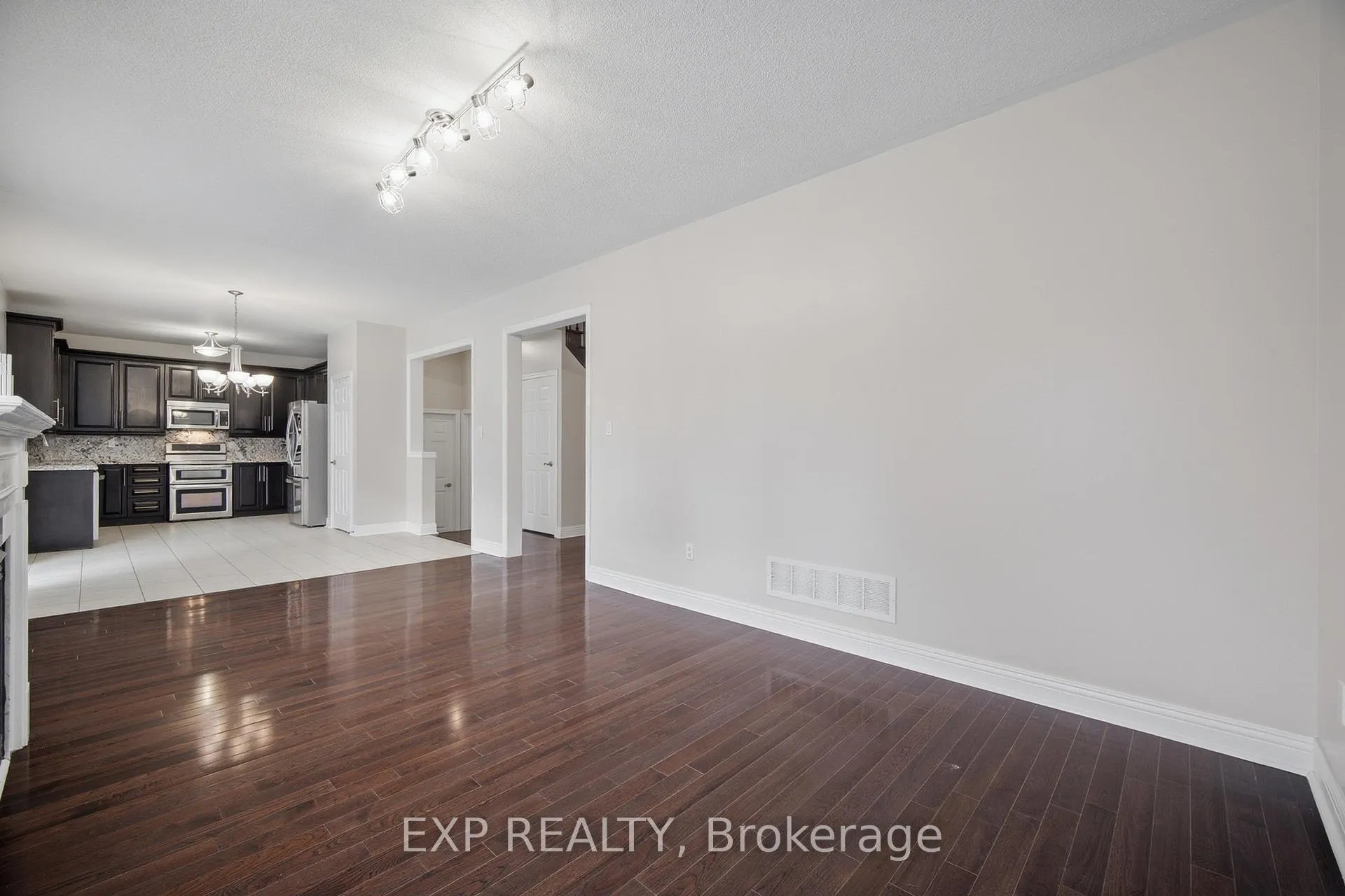 Photo 11 of 94 Kingsview Drive, Vaughan, Vellore Village — HOMEH