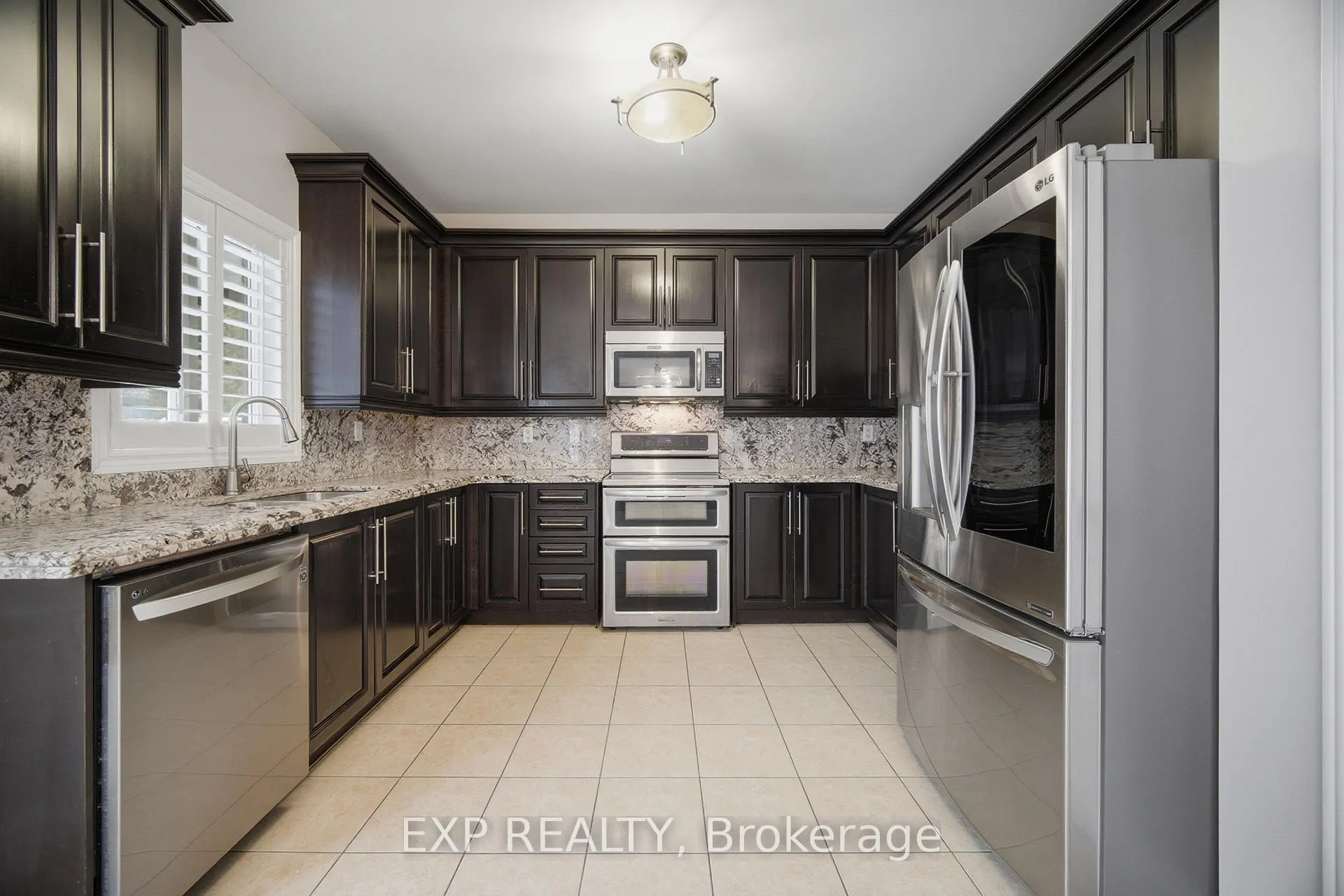 Photo 16 of 94 Kingsview Drive, Vaughan, Vellore Village — HOMEH