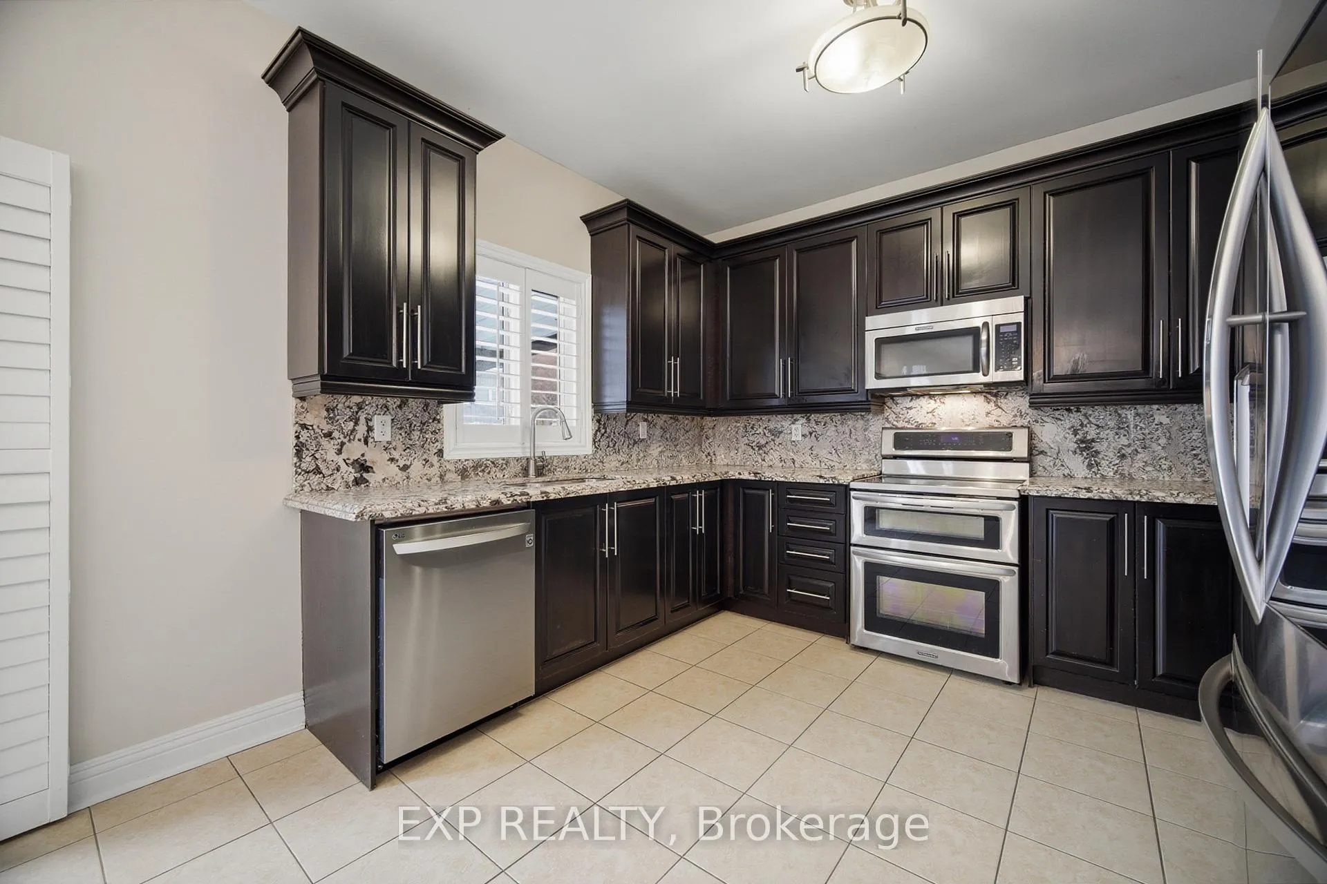 Photo 17 of 94 Kingsview Drive, Vaughan, Vellore Village — HOMEH