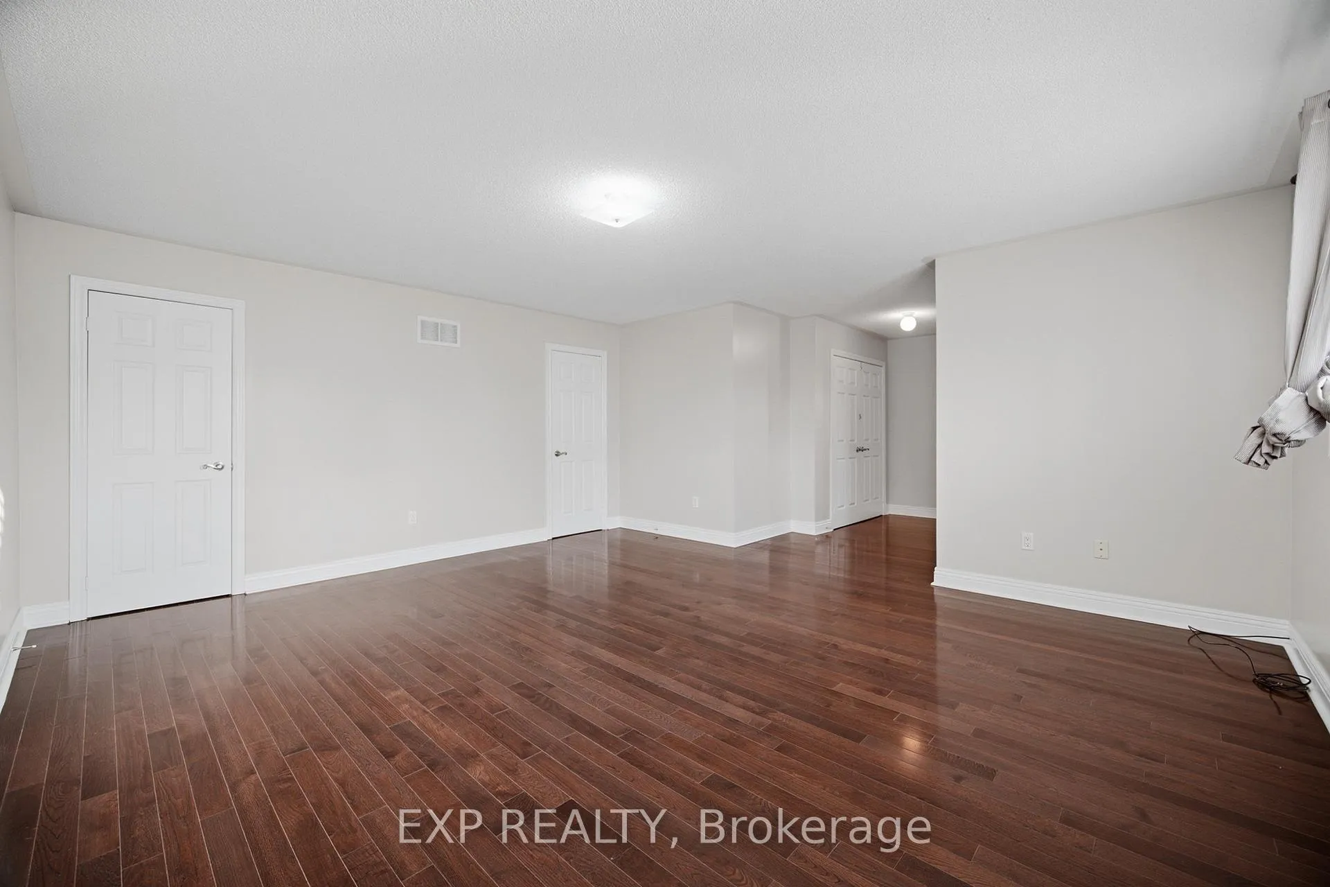 Photo 26 of 94 Kingsview Drive, Vaughan, Vellore Village — HOMEH