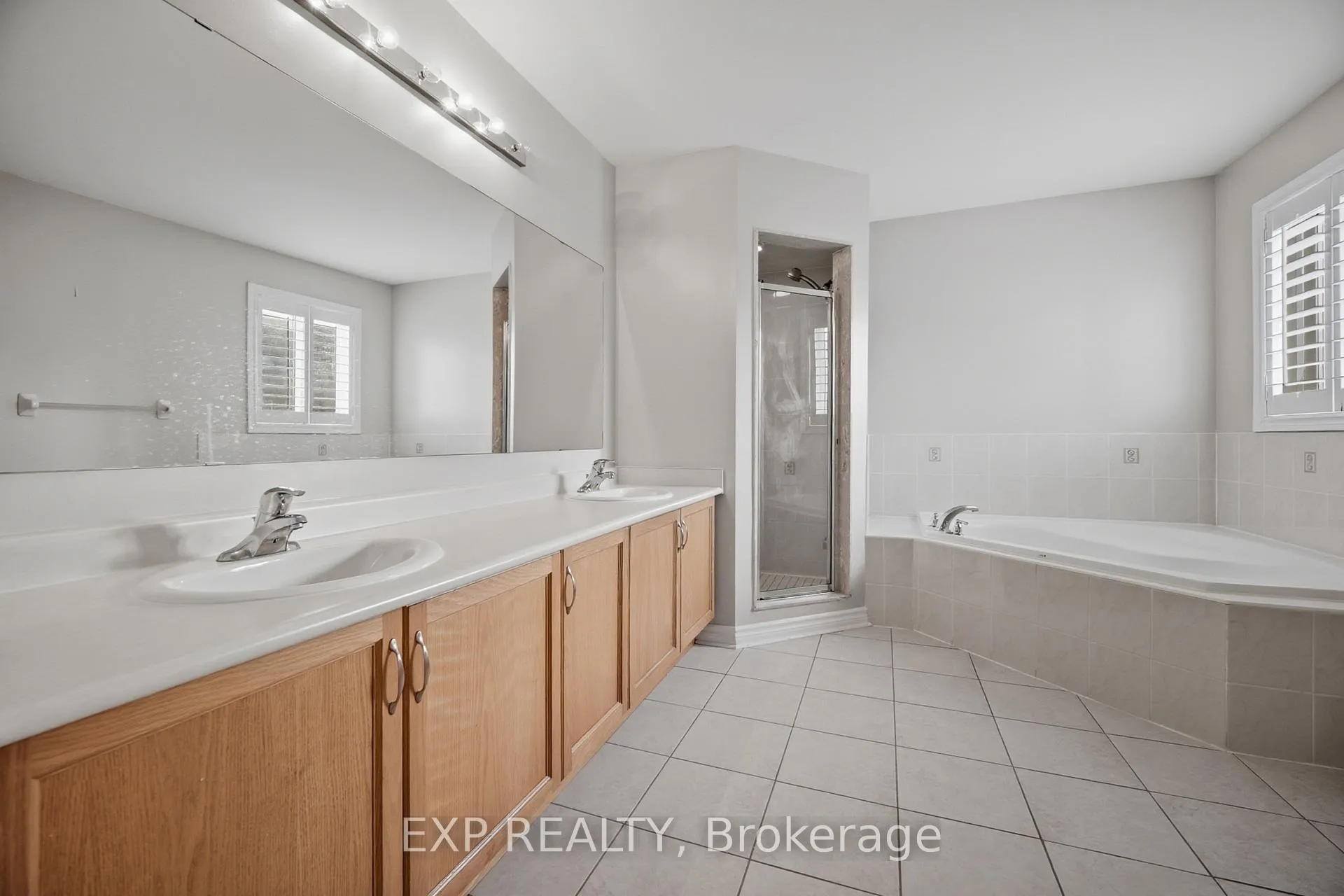Photo 27 of 94 Kingsview Drive, Vaughan, Vellore Village — HOMEH