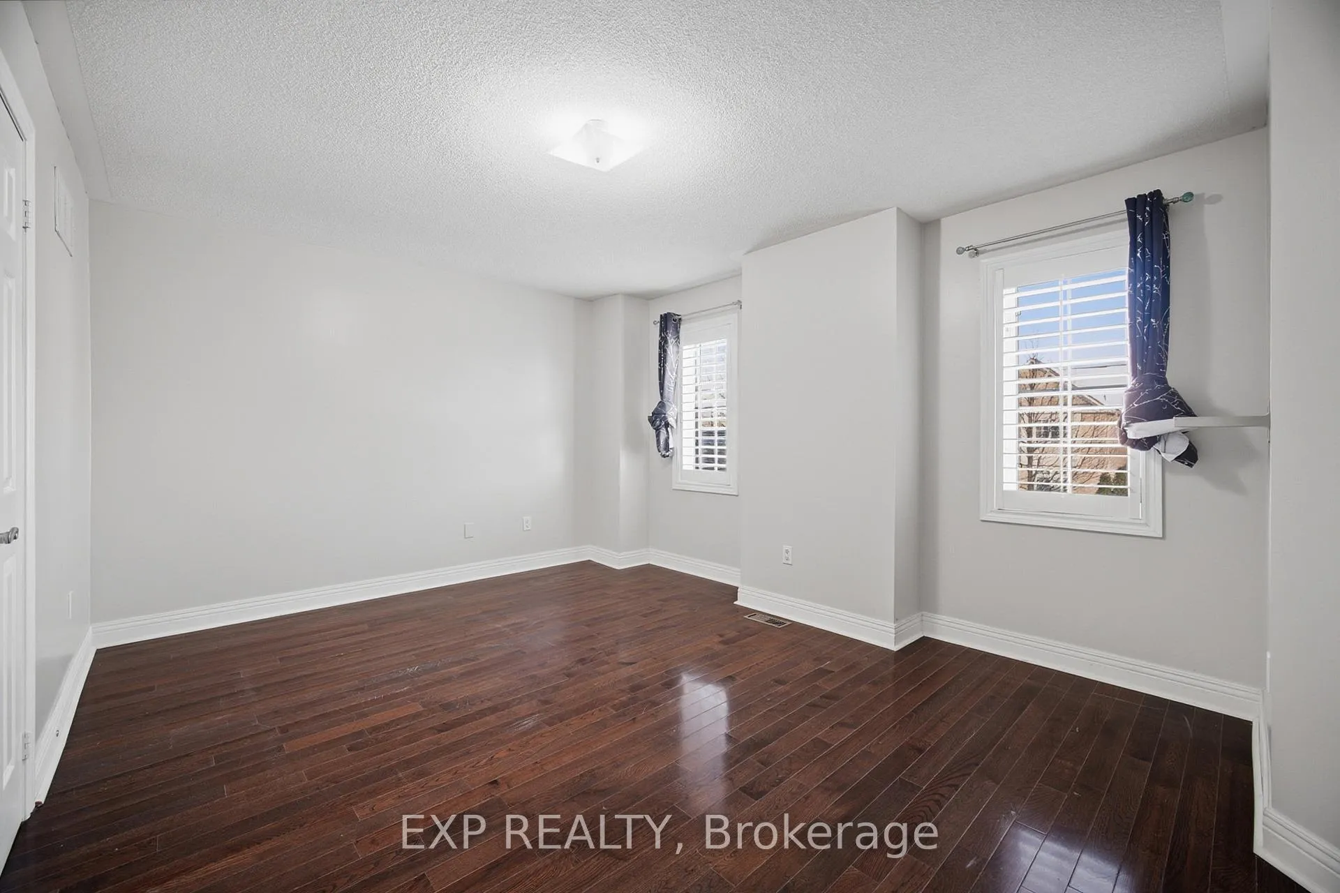 Photo 28 of 94 Kingsview Drive, Vaughan, Vellore Village — HOMEH