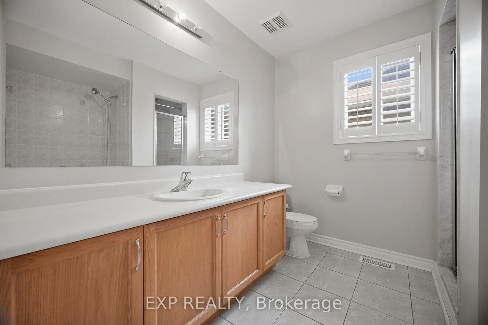 Photo 33 of 94 Kingsview Drive, Vaughan, Vellore Village — HOMEH