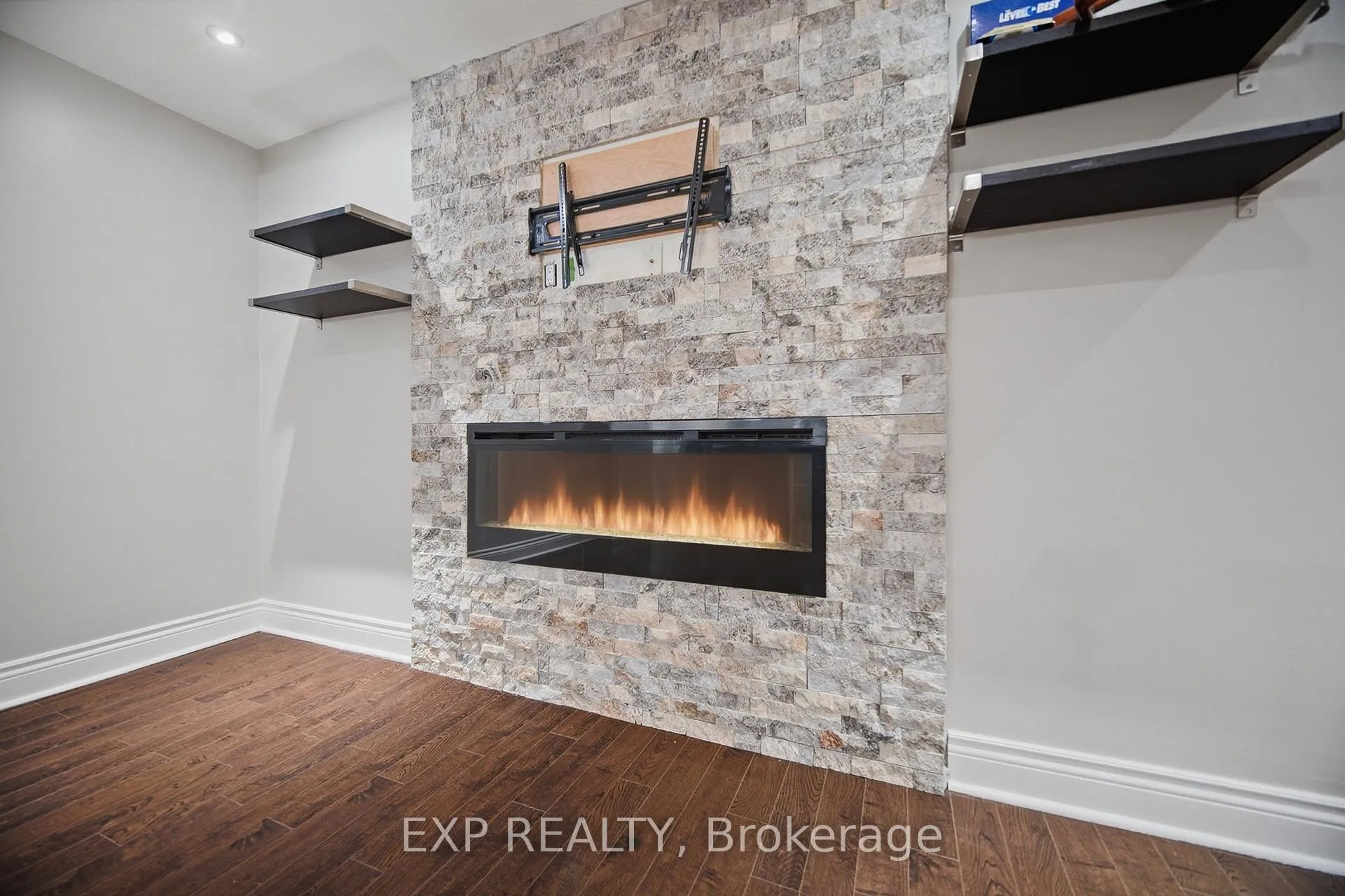 Photo 38 of 94 Kingsview Drive, Vaughan, Vellore Village — HOMEH