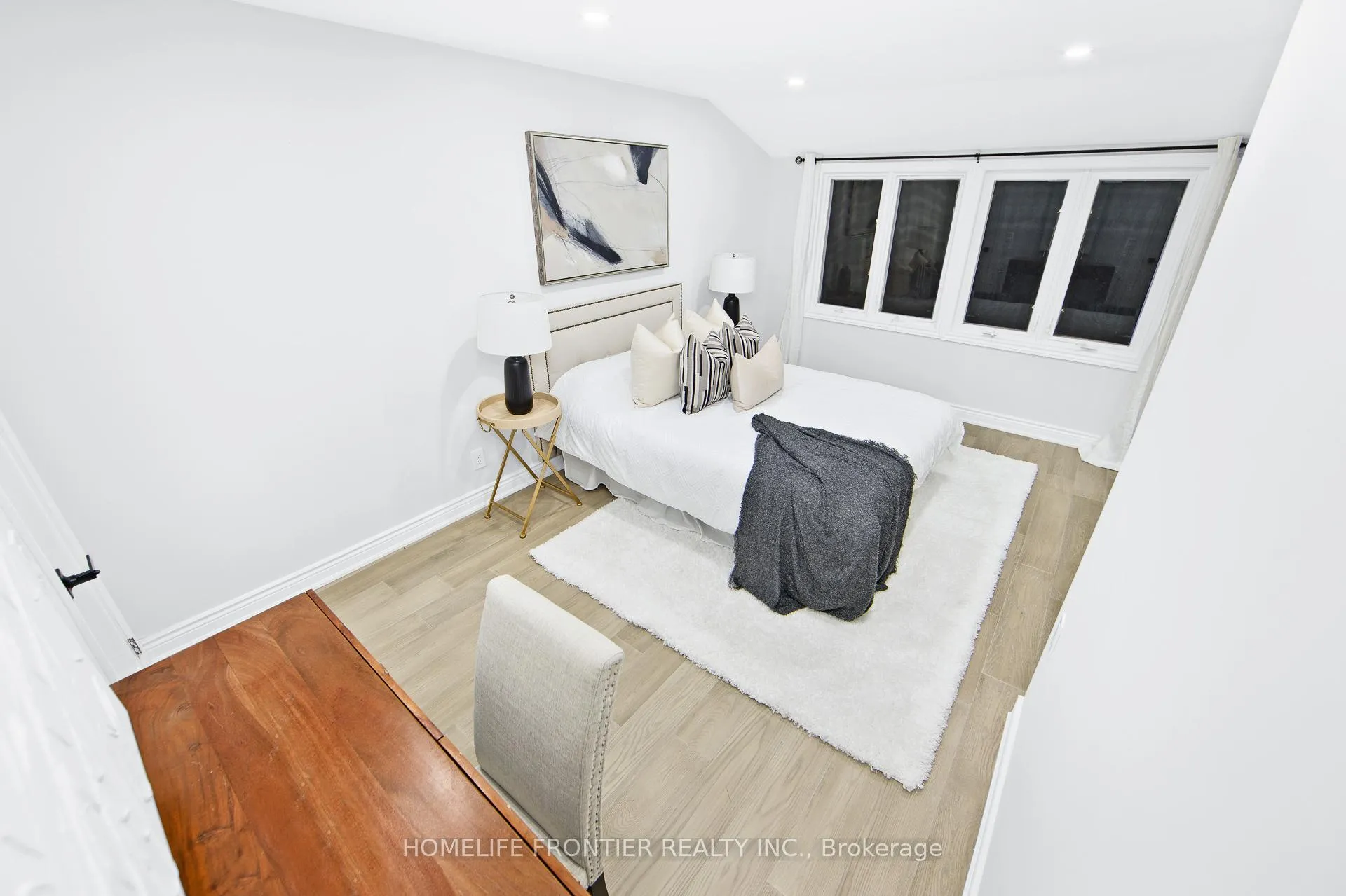 Photo 12 of 2335 1/2 Gerrard Street E, Toronto, East End-Danforth — HOMEH