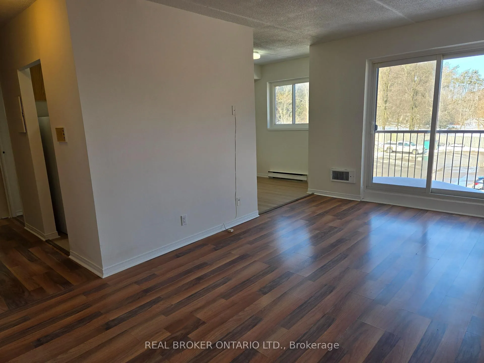 Photo 2 of Unit Apt #21, 15 Wellington Rd 124, Erin — HOMEH