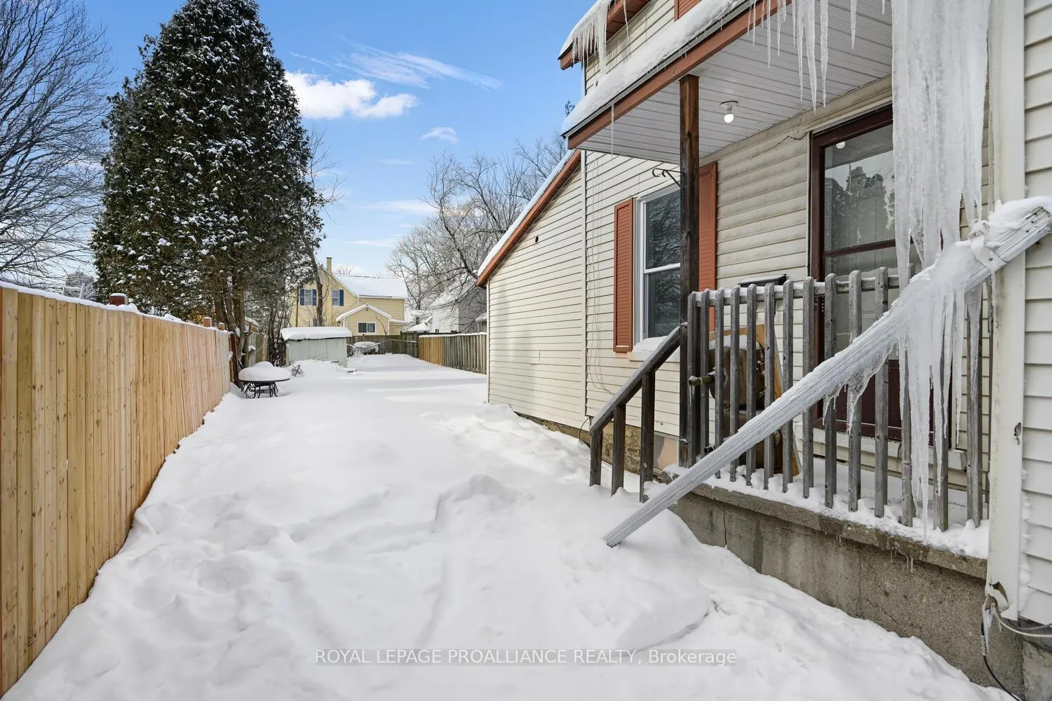 Photo 25 of 542-544 Middle Street W, Edwardsburgh/Cardinal, Town of Cardinal — HOMEH