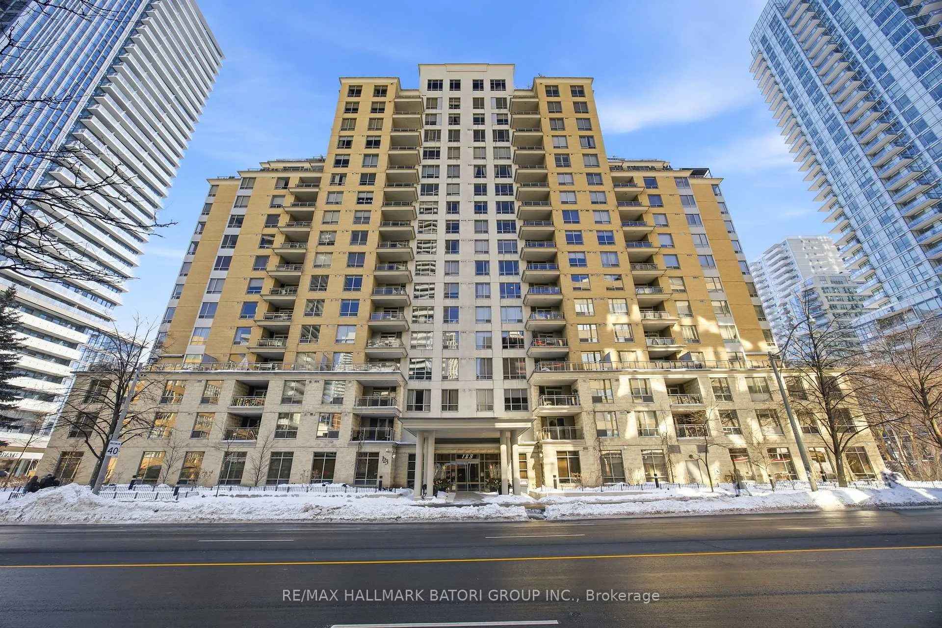 Front of Unit 1508, 123 Eglinton Avenue E