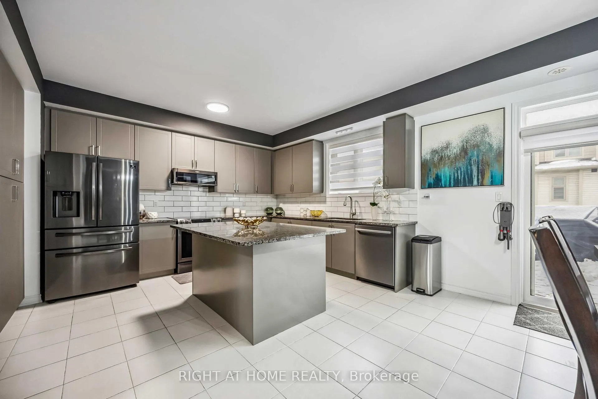 Photo 21 of 36 Westbury Way, Whitby, Brooklin — HOMEH