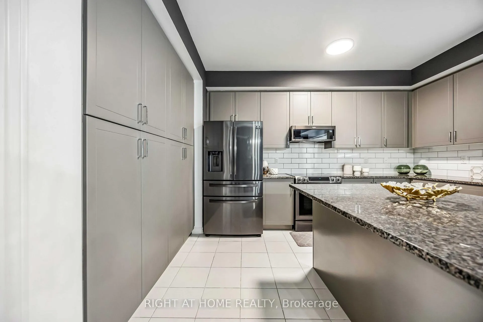 Photo 22 of 36 Westbury Way, Whitby, Brooklin — HOMEH