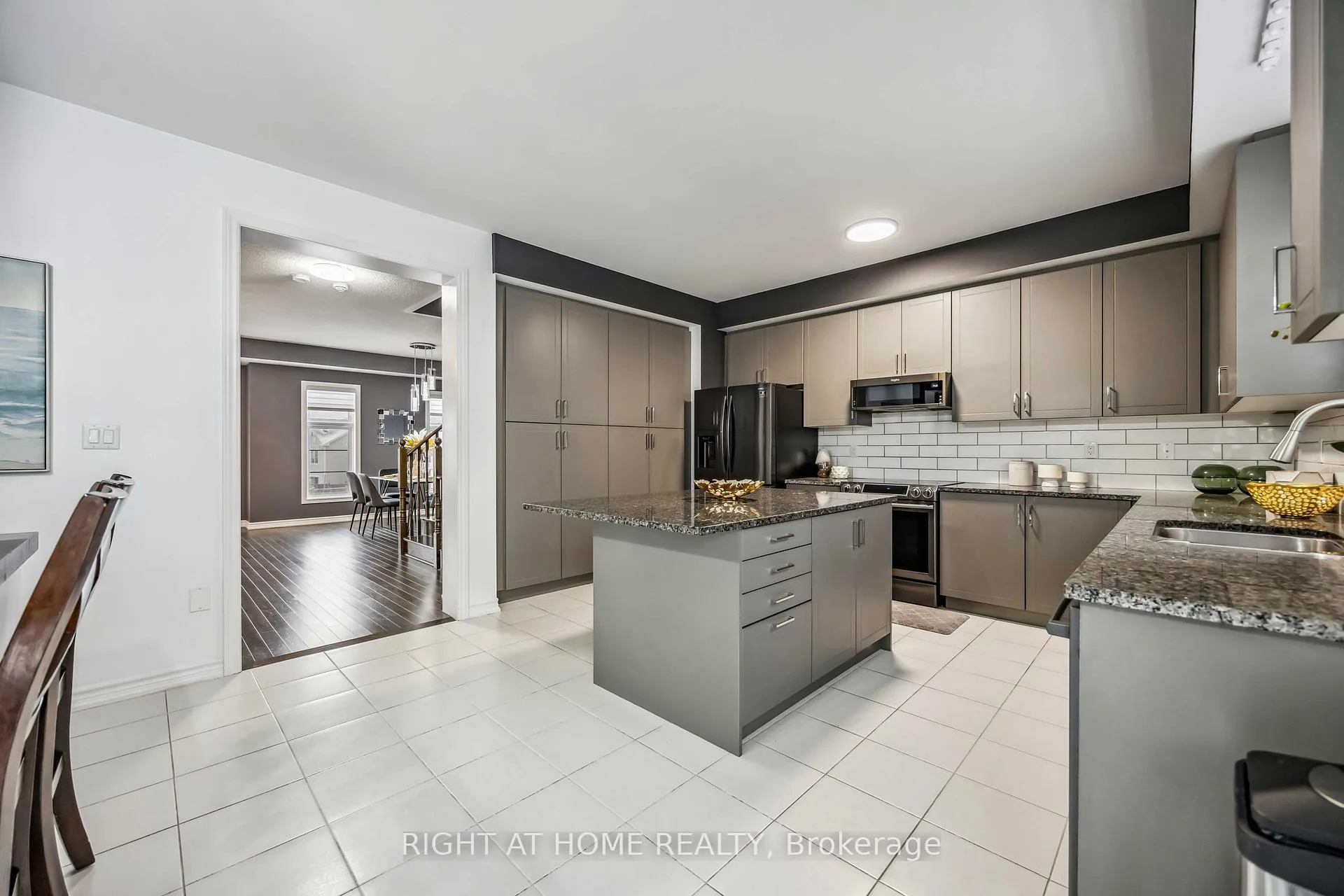 Photo 23 of 36 Westbury Way, Whitby, Brooklin — HOMEH