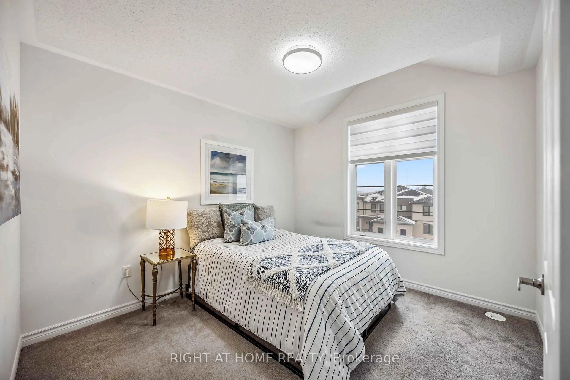 Photo 36 of 36 Westbury Way, Whitby, Brooklin — HOMEH