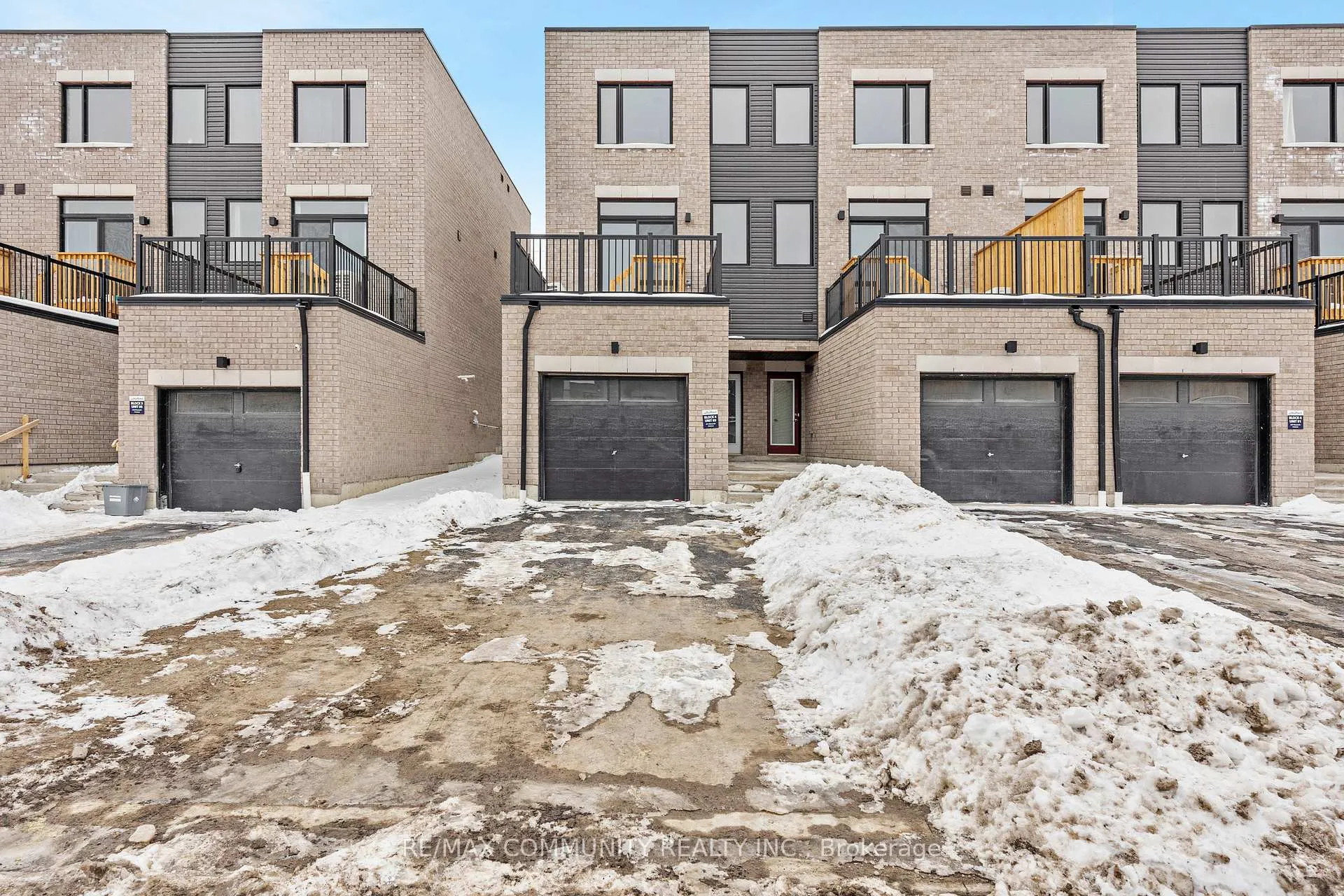 Photo 5 of 211 Monarch Avenue, Ajax, South West — HOMEH