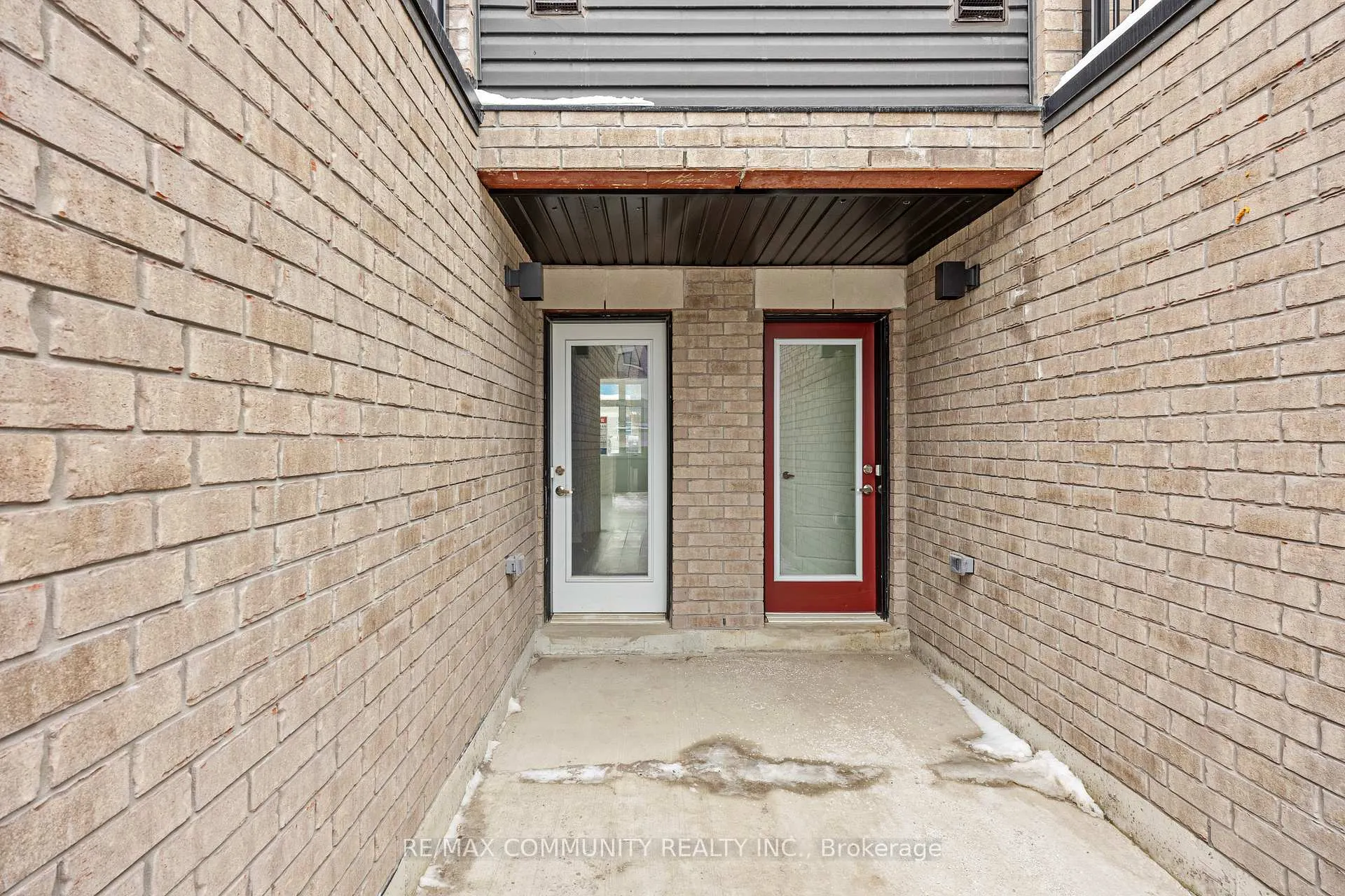 Photo 7 of 211 Monarch Avenue, Ajax, South West — HOMEH