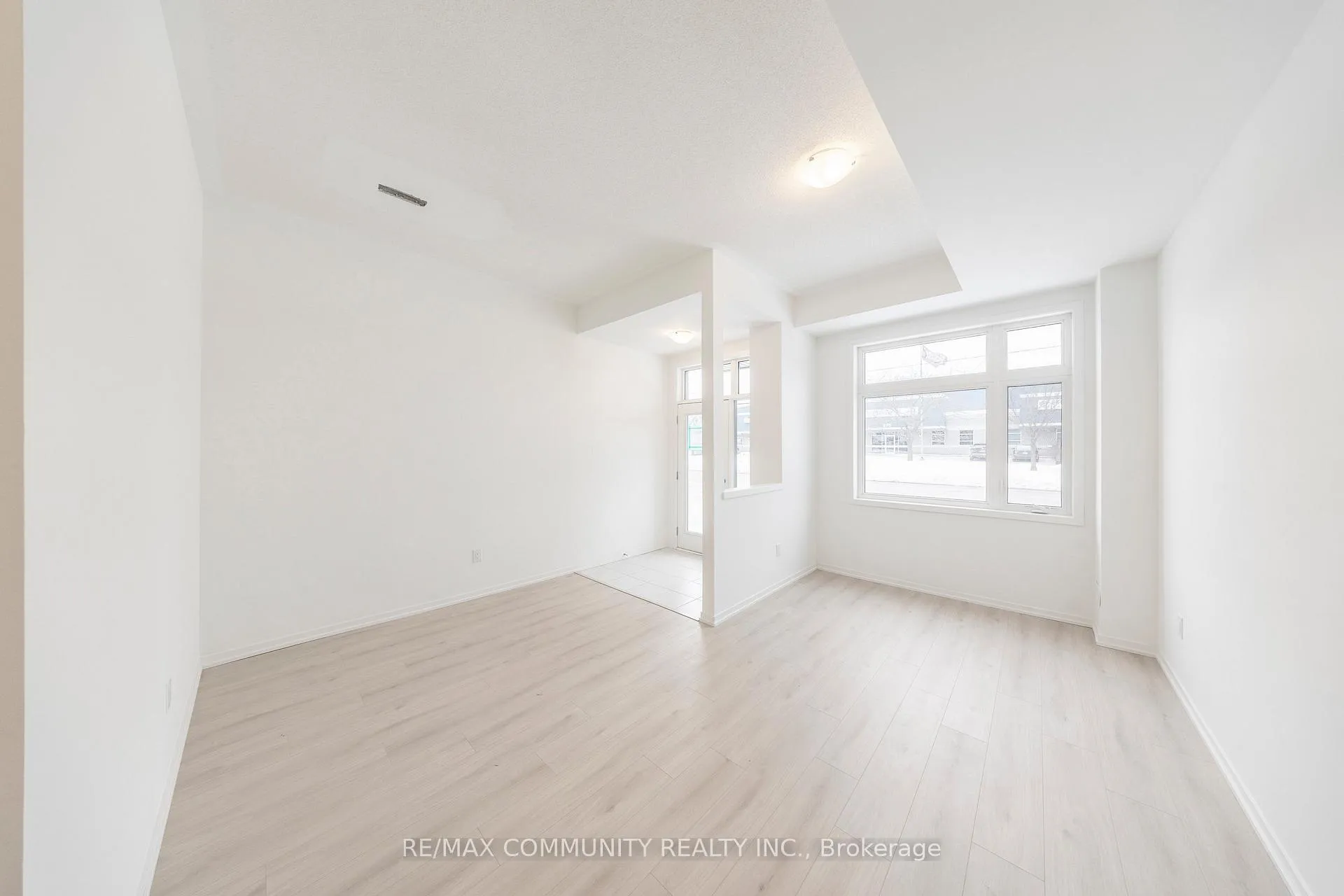 Photo 10 of 211 Monarch Avenue, Ajax, South West — HOMEH