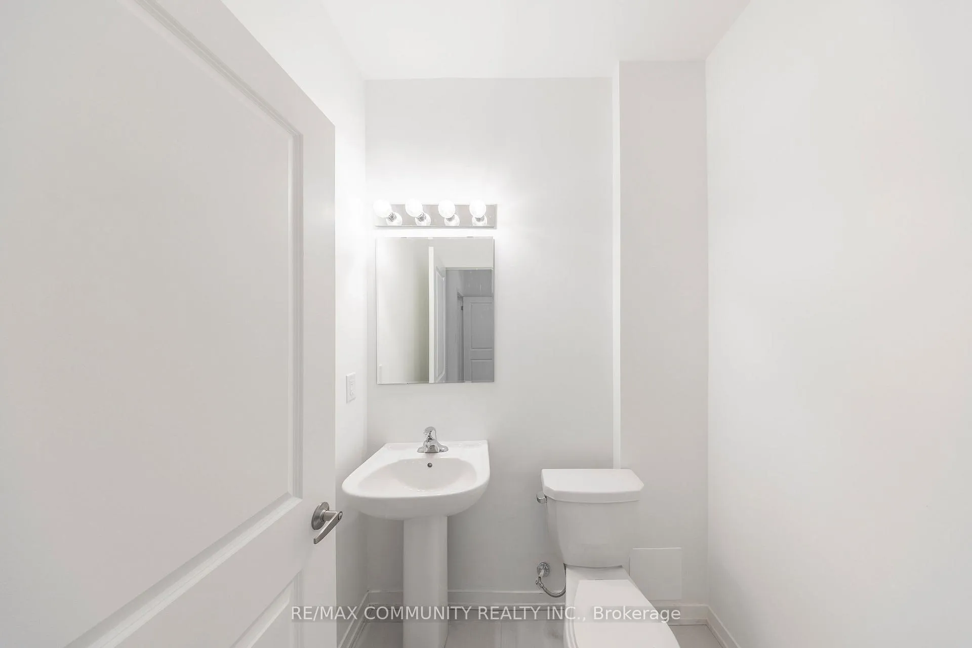Photo 12 of 211 Monarch Avenue, Ajax, South West — HOMEH