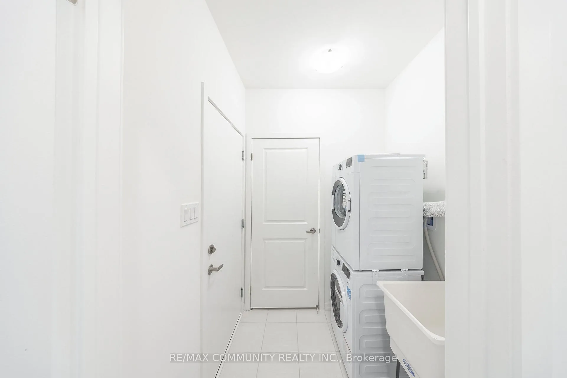 Photo 14 of 211 Monarch Avenue, Ajax, South West — HOMEH