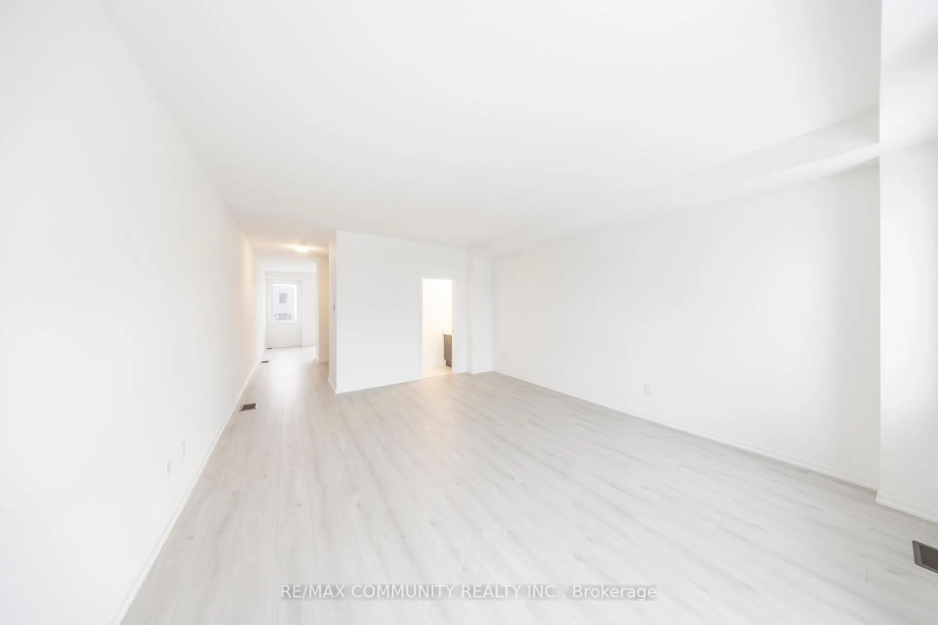 Photo 16 of 211 Monarch Avenue, Ajax, South West — HOMEH