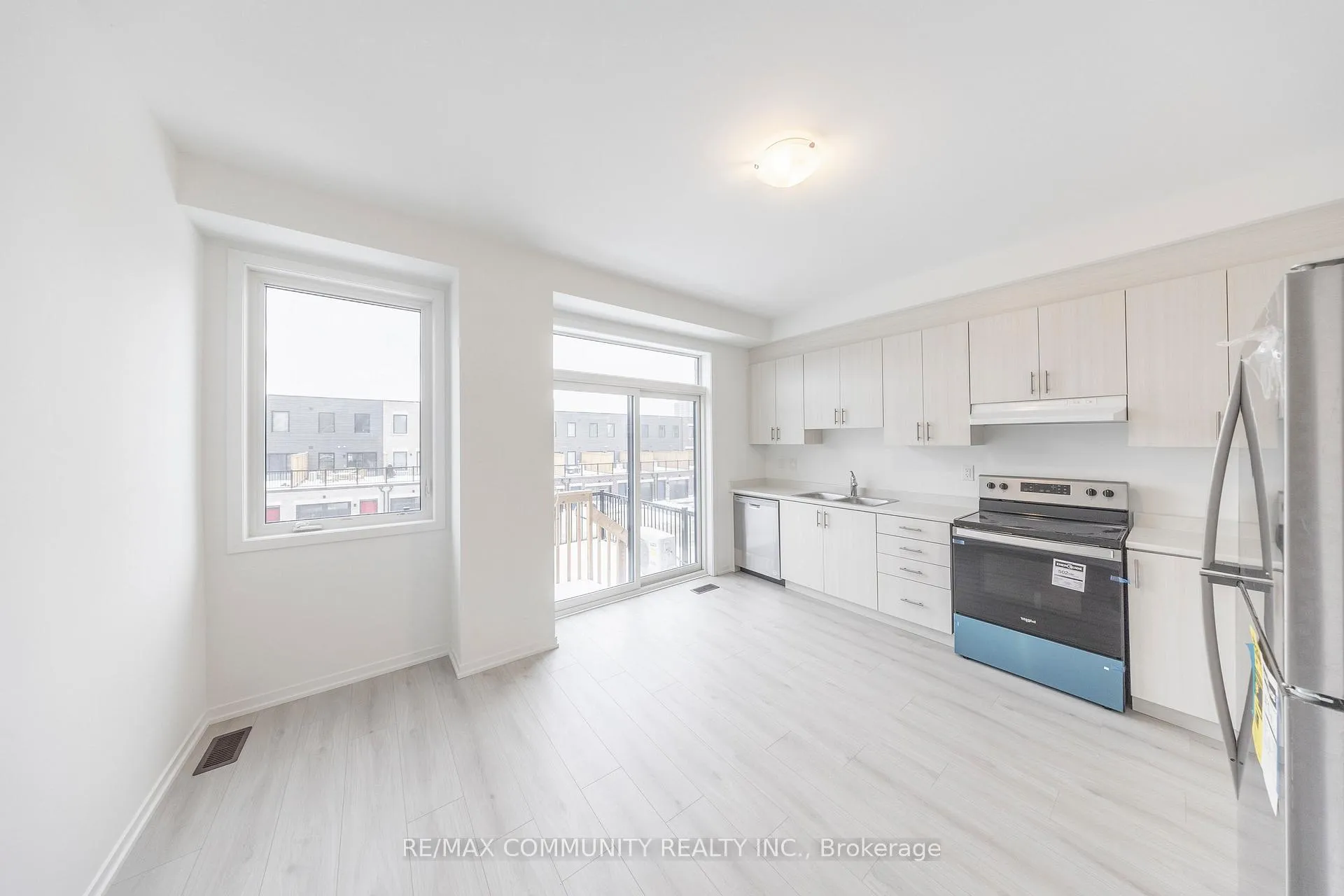 Photo 19 of 211 Monarch Avenue, Ajax, South West — HOMEH